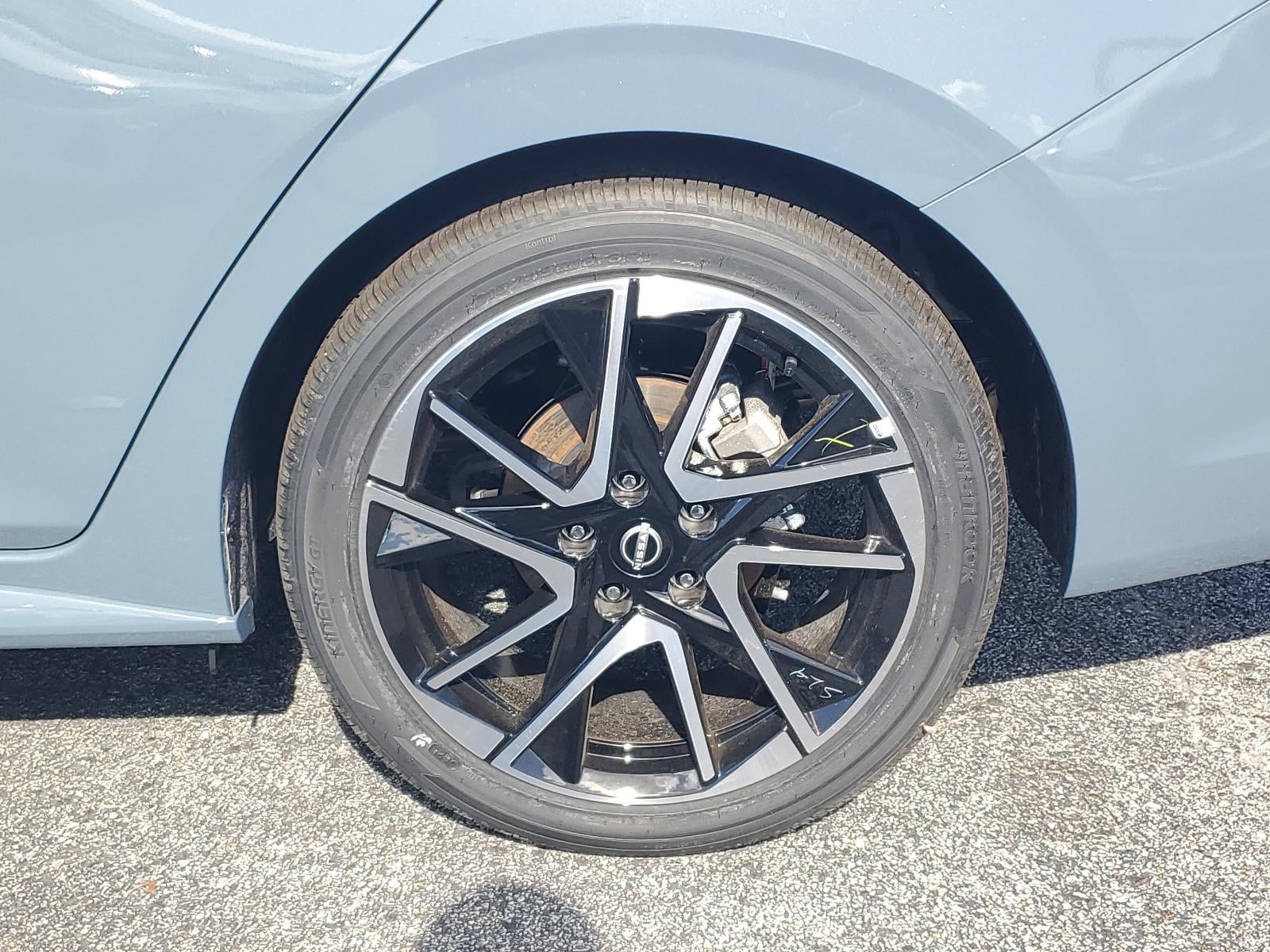 2025 Nissan Sentra SR CVT