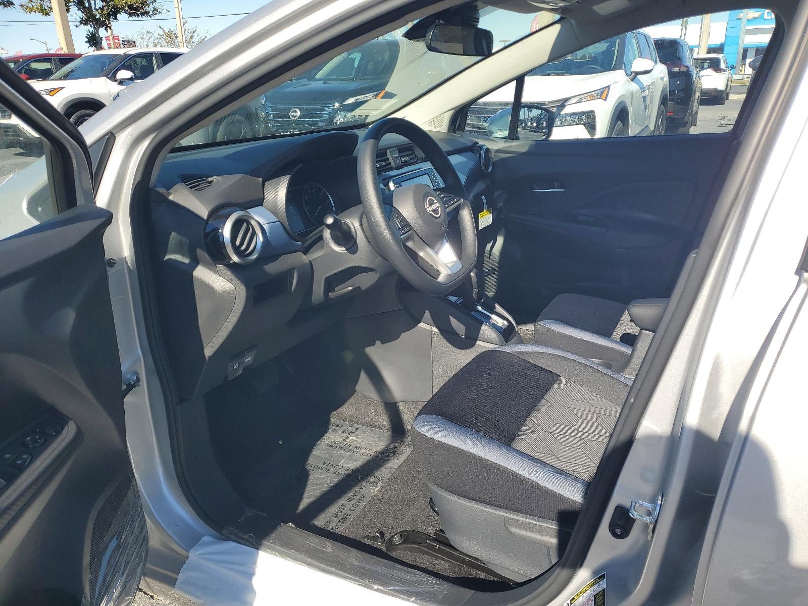 2025 Nissan Versa SV CVT