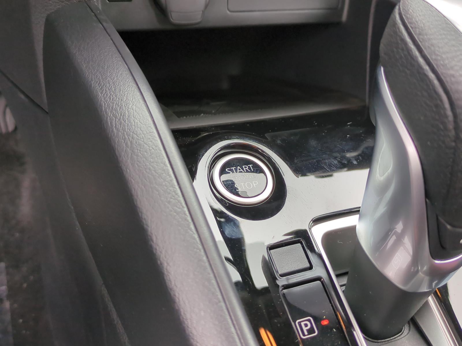 2025 Nissan Versa SR CVT