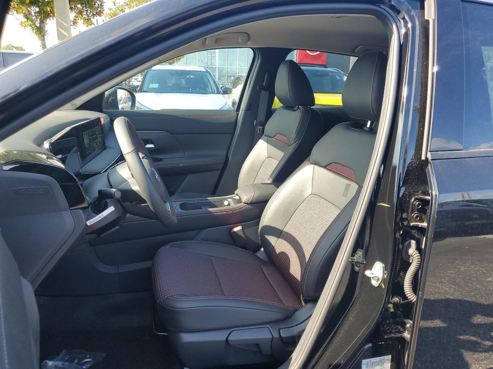 2025 Nissan Kicks SR FWD