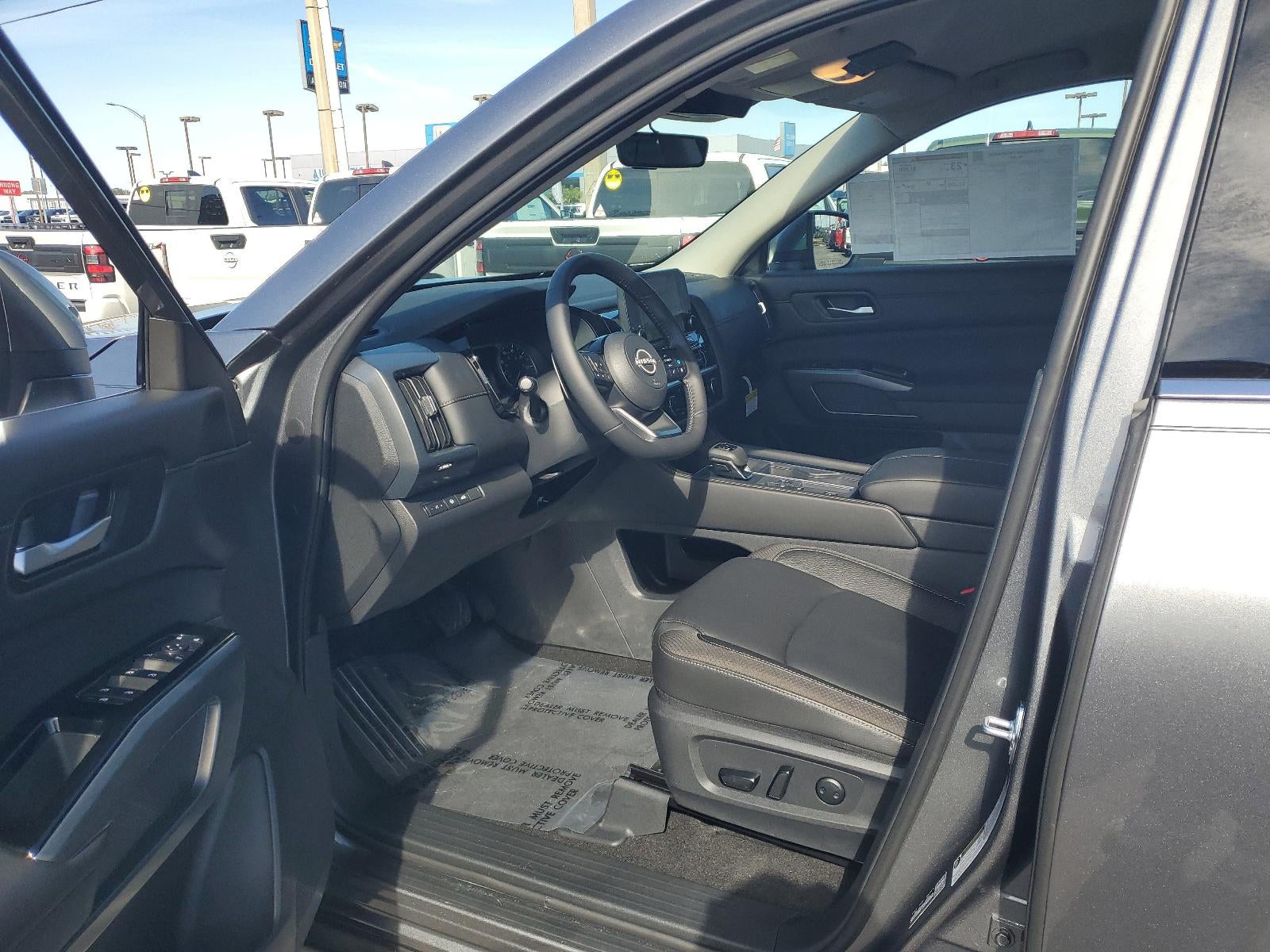 2025 Nissan Pathfinder SL 2WD