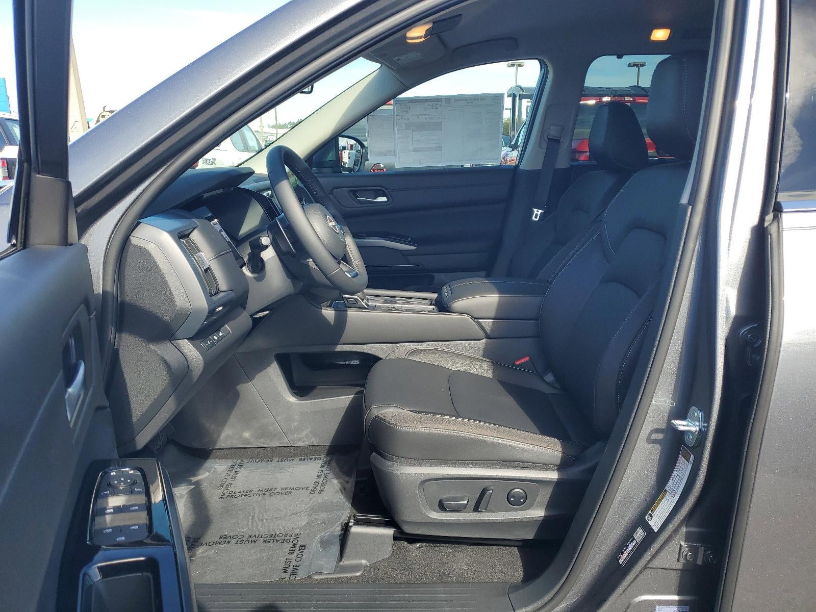 2025 Nissan Pathfinder SL 2WD