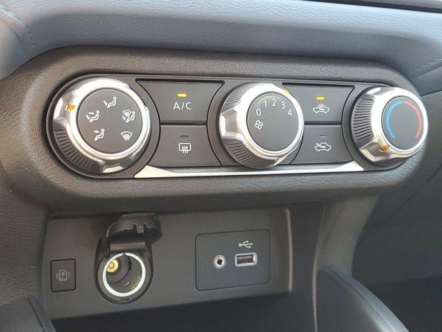 2025 Nissan Versa SV CVT