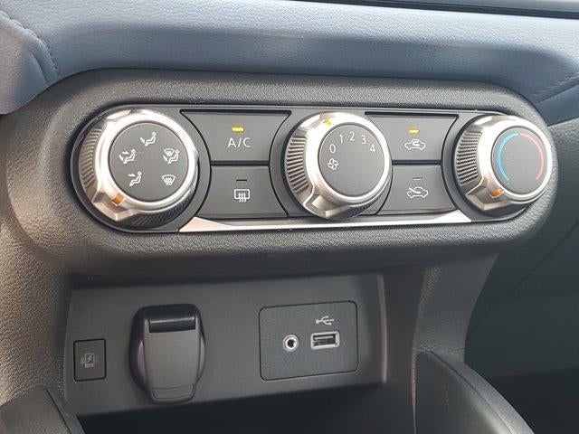 2025 Nissan Versa SV CVT