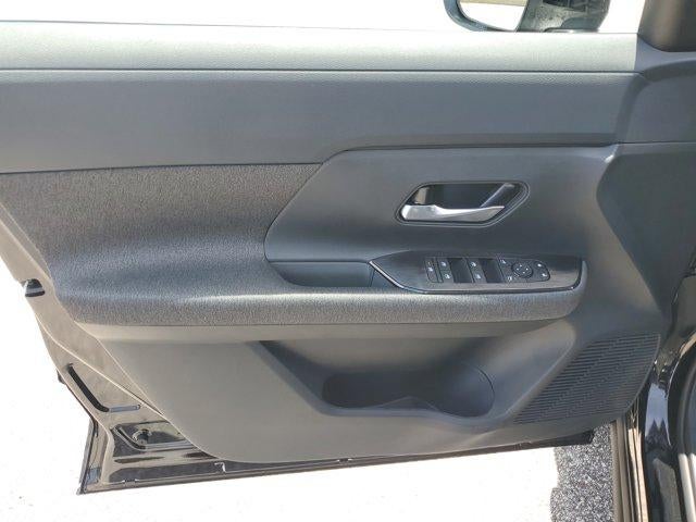 2025 Nissan Kicks SV FWD