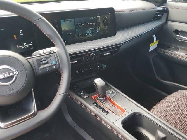 2025 Nissan Kicks SR FWD