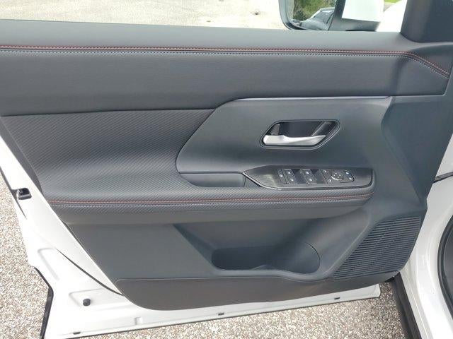 2025 Nissan Kicks SR FWD