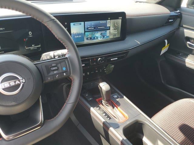 2025 Nissan Kicks SR FWD