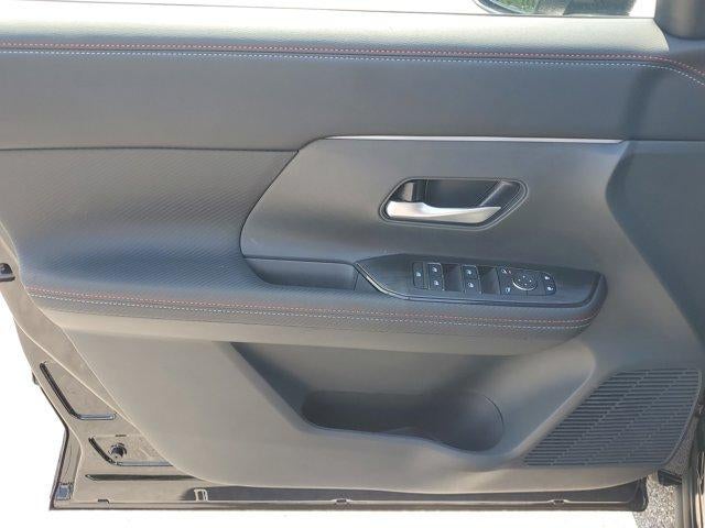 2025 Nissan Kicks SR FWD