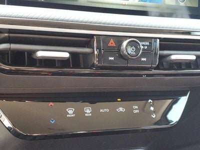 2025 Nissan Kicks SR FWD