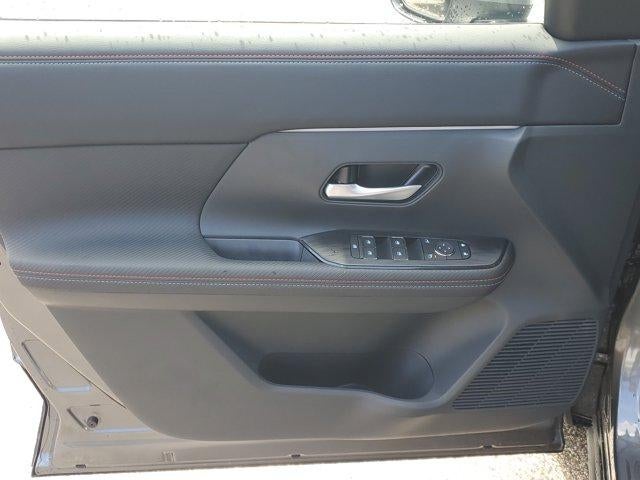 2025 Nissan Kicks SR FWD