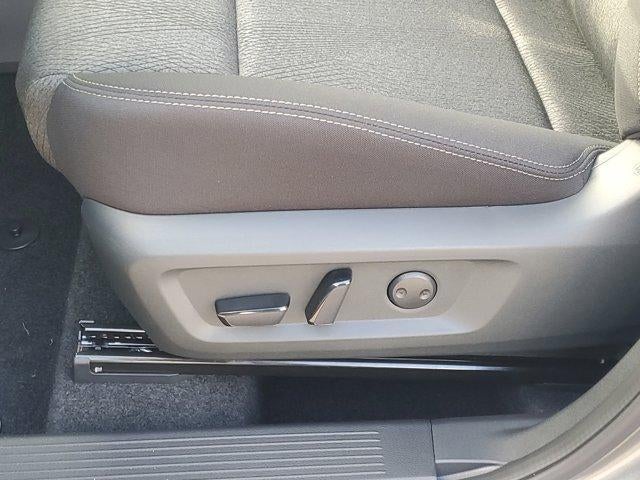 2026 Nissan Rogue FWD SV *Ltd Avail*