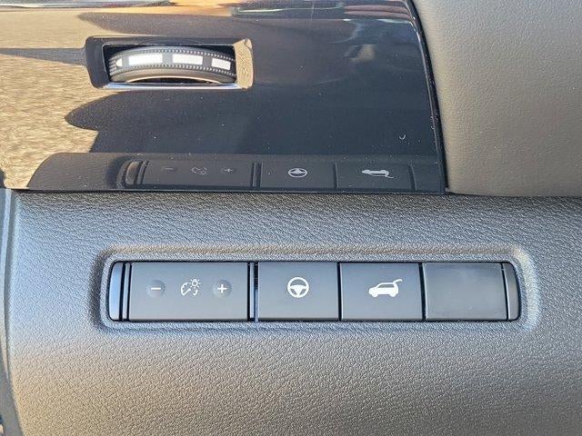 2025 Nissan Pathfinder SV 2WD