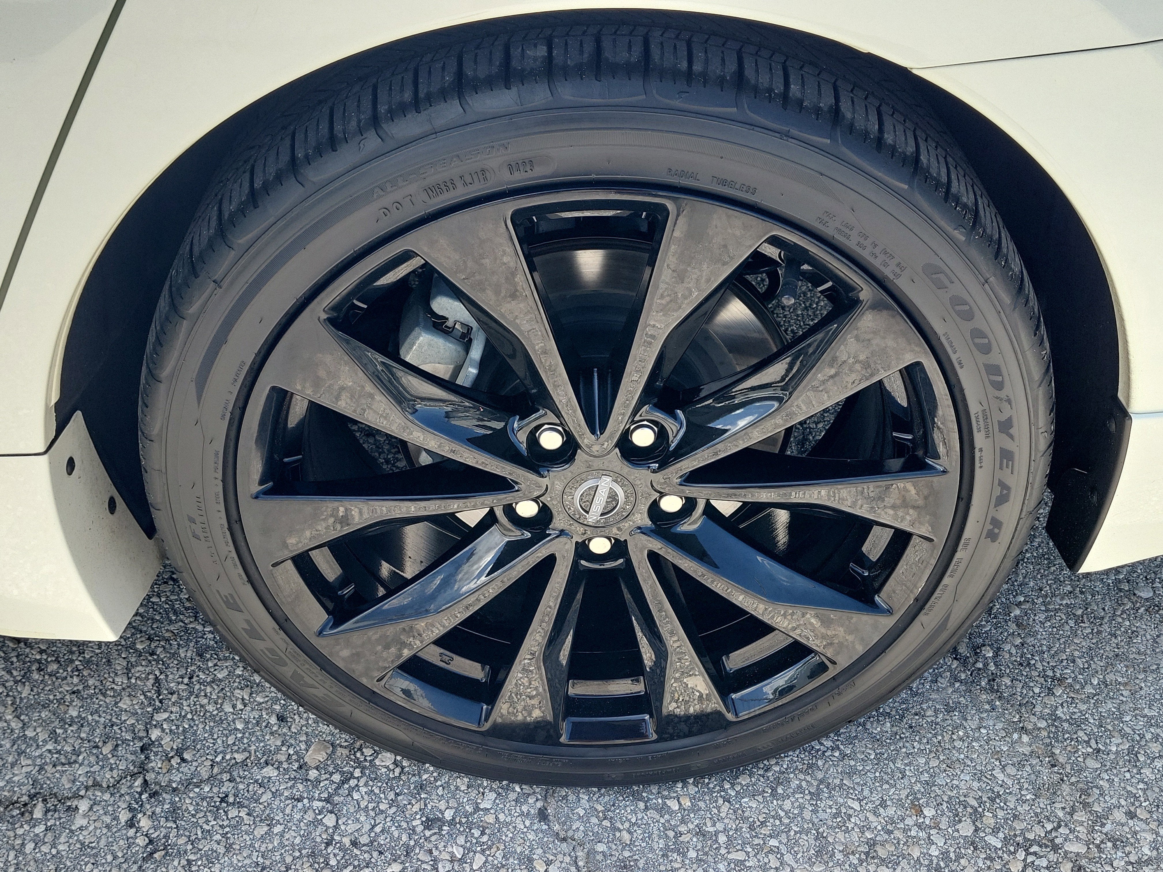 2023 Nissan Maxima SR