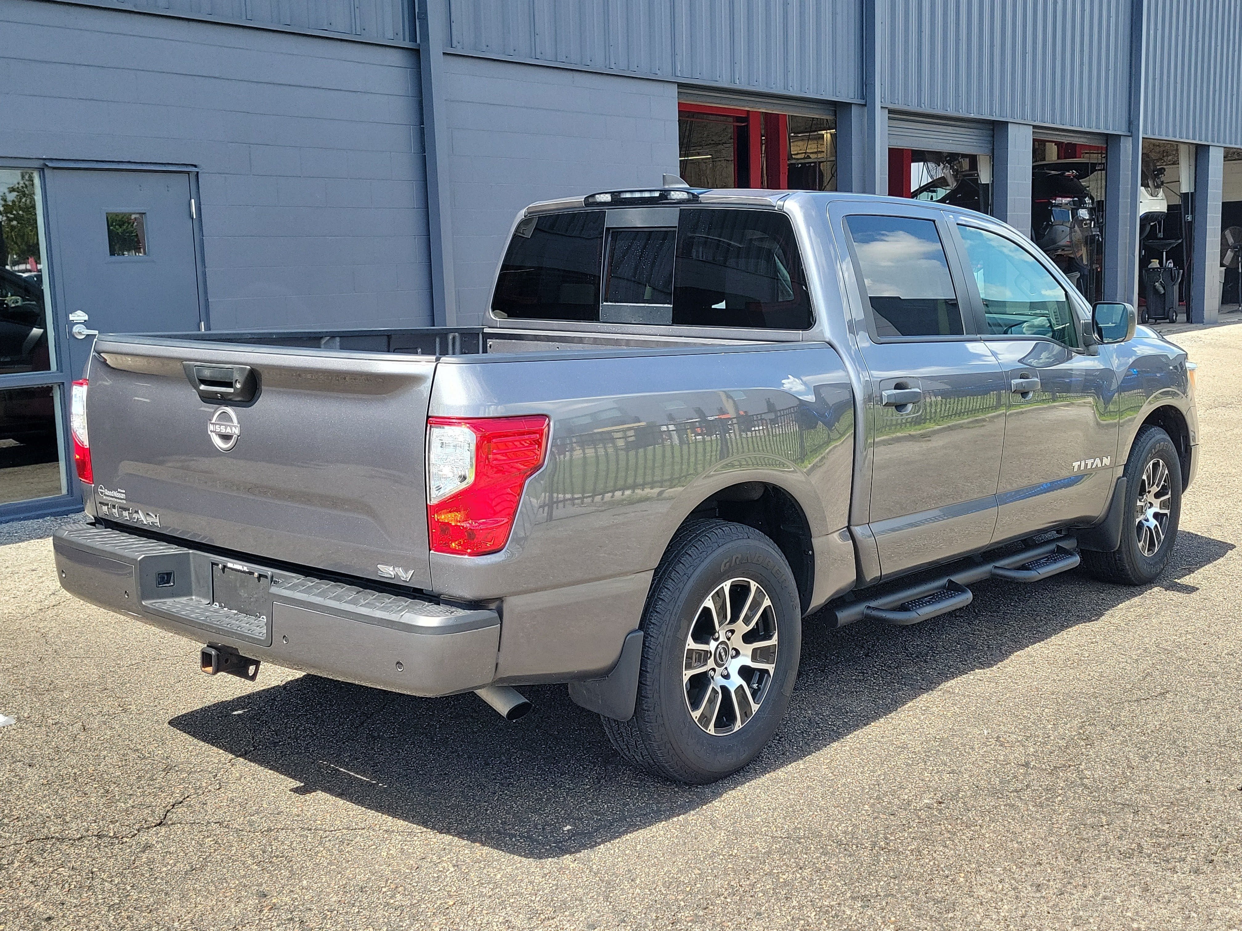 2024 Nissan Titan SV