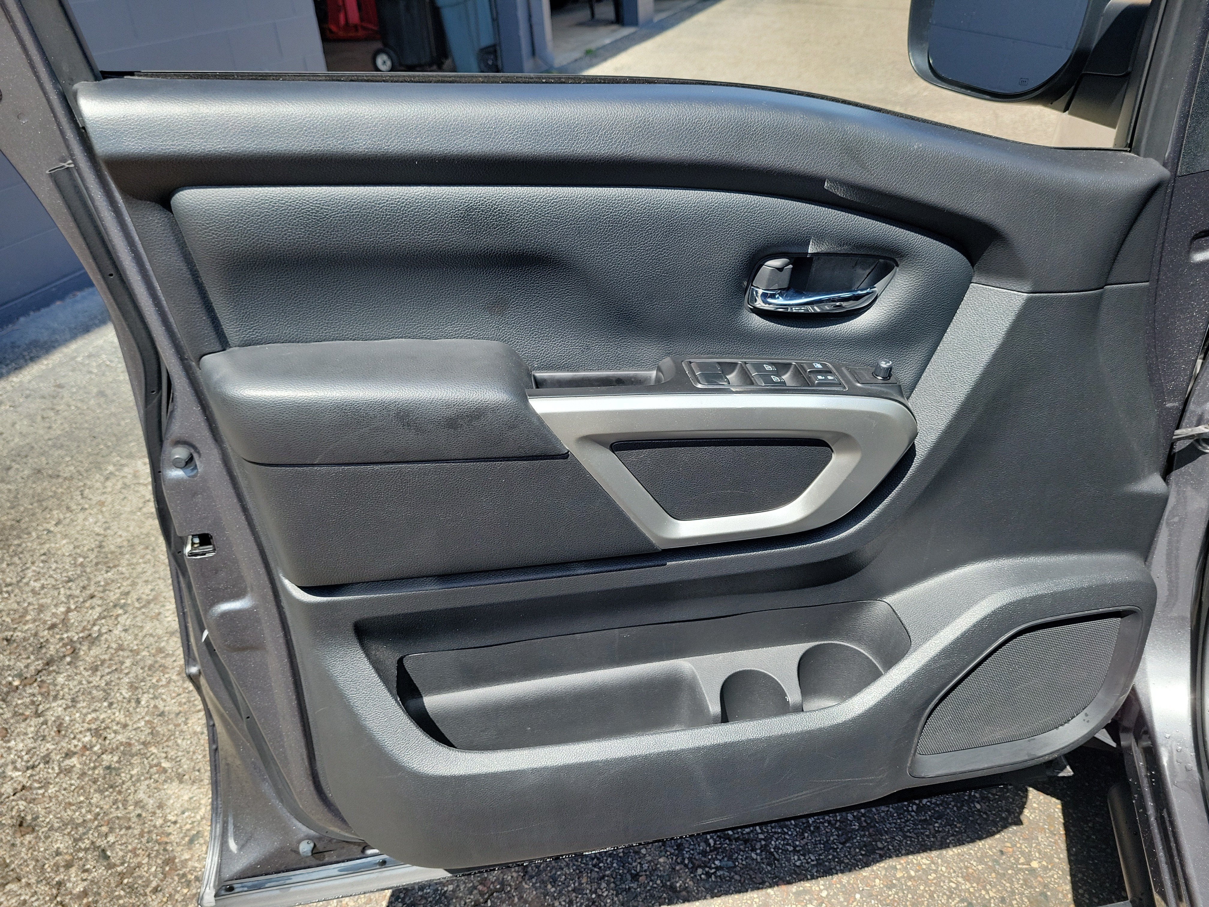 2024 Nissan Titan SV