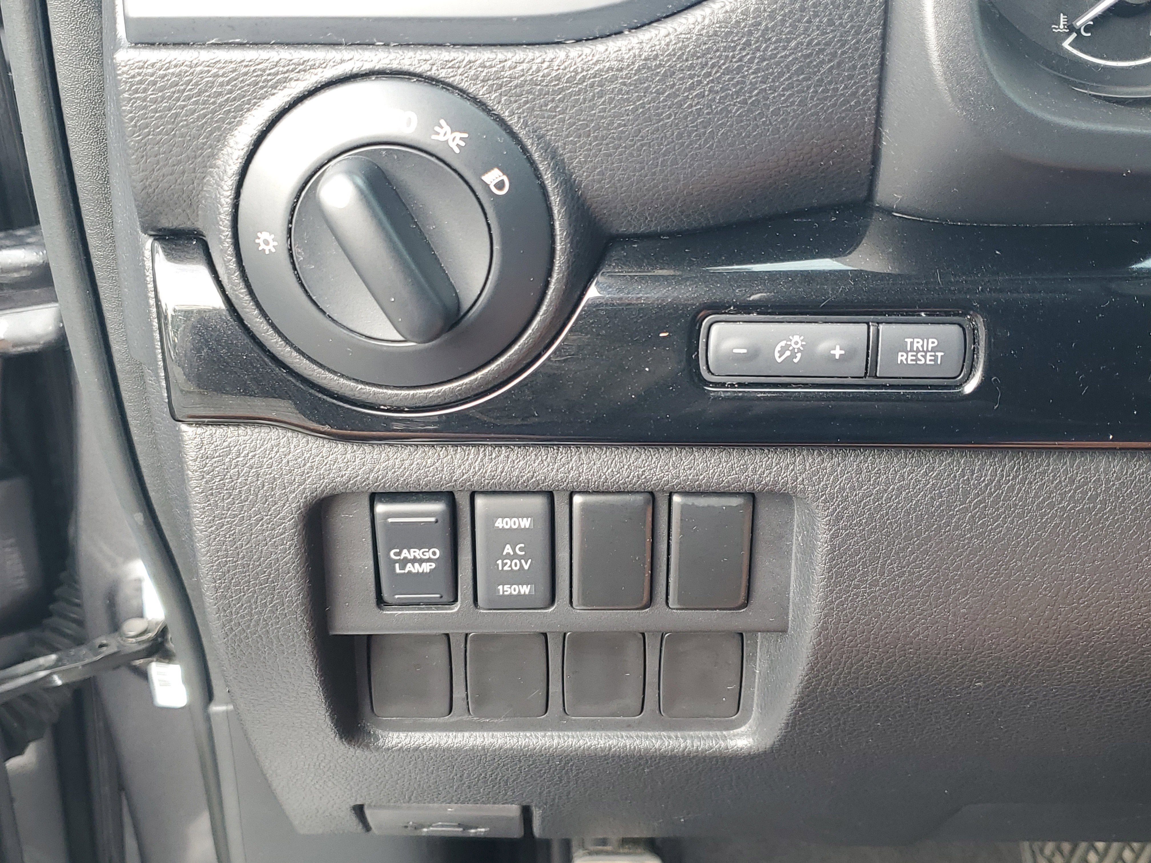 2022 Nissan Titan SV