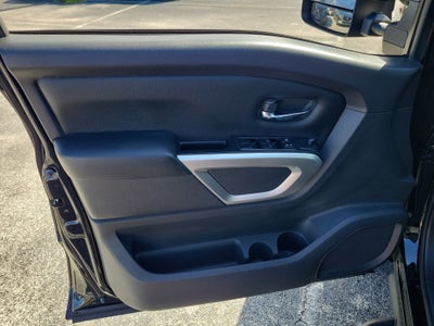 2023 Nissan Titan SV