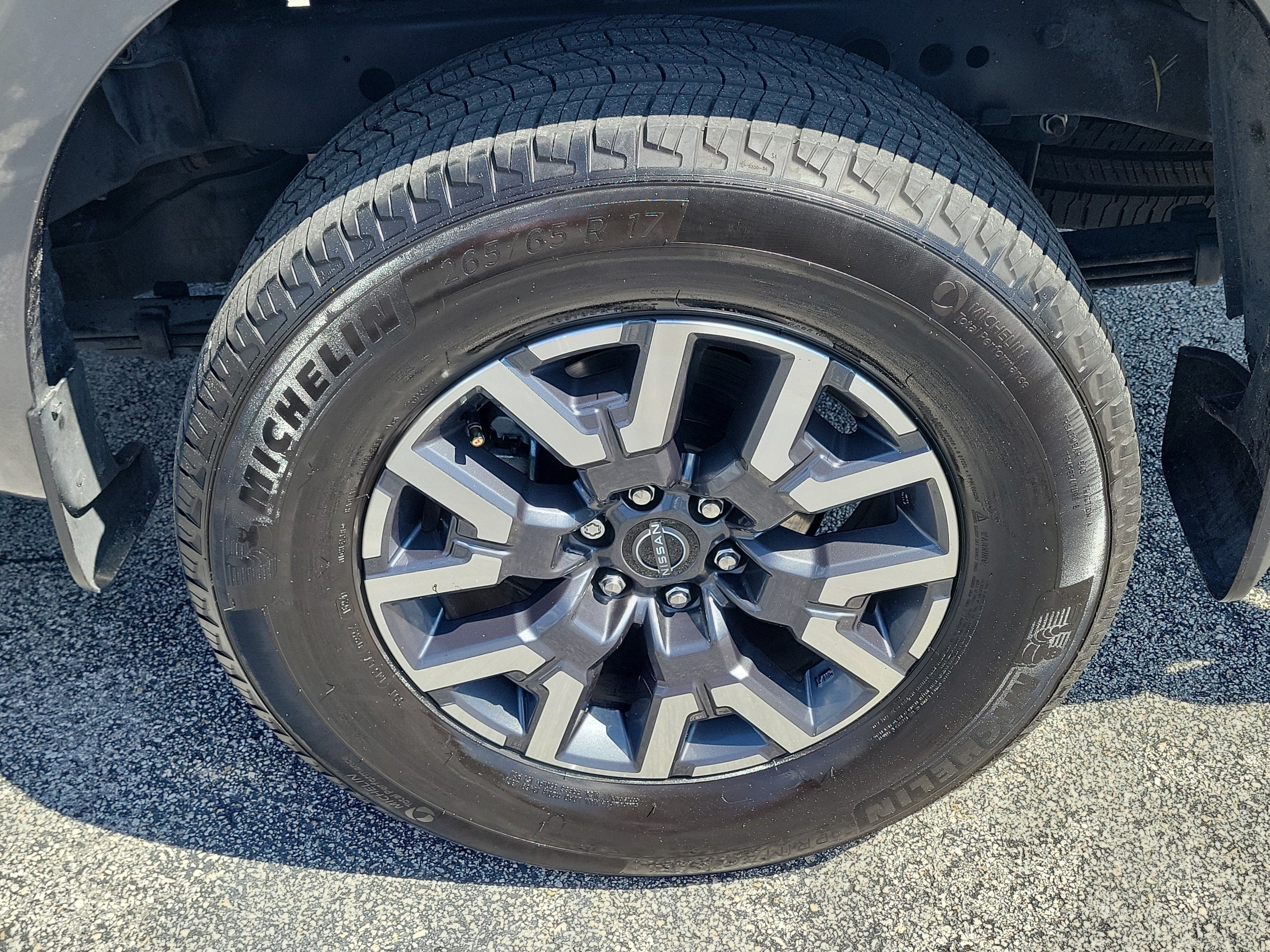 2024 Nissan Frontier SL