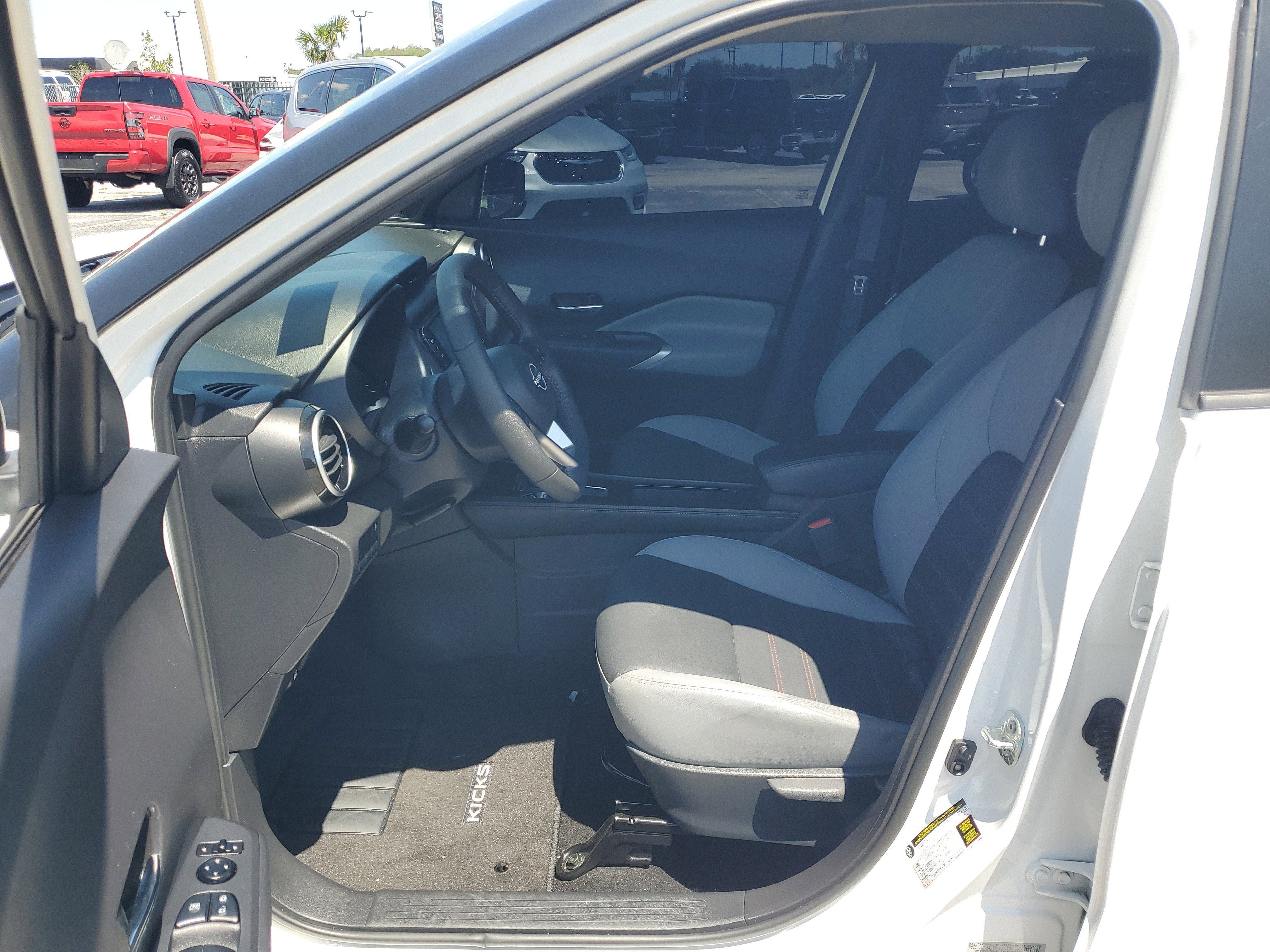 2024 Nissan Kicks SR