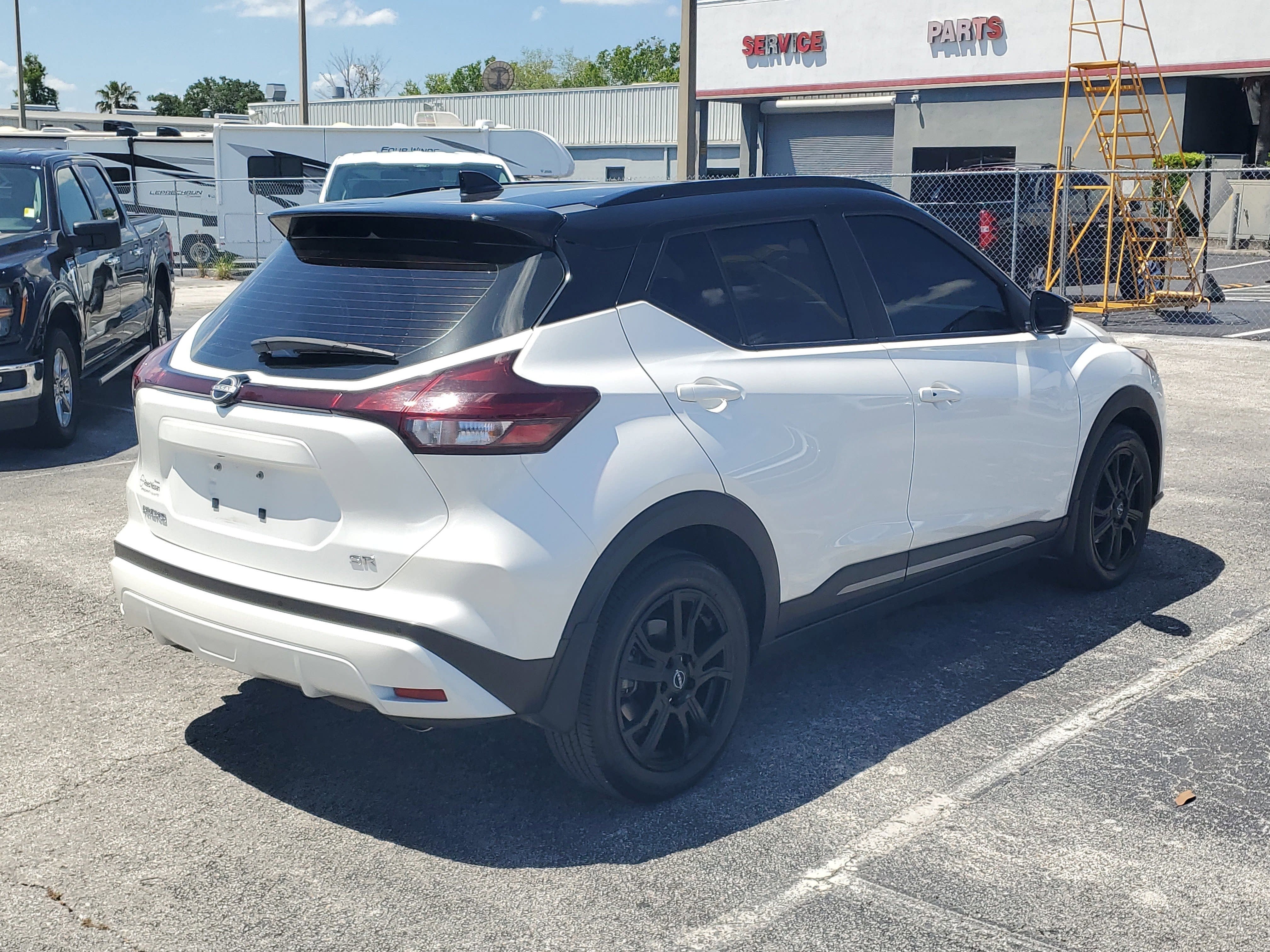 2024 Nissan Kicks SR