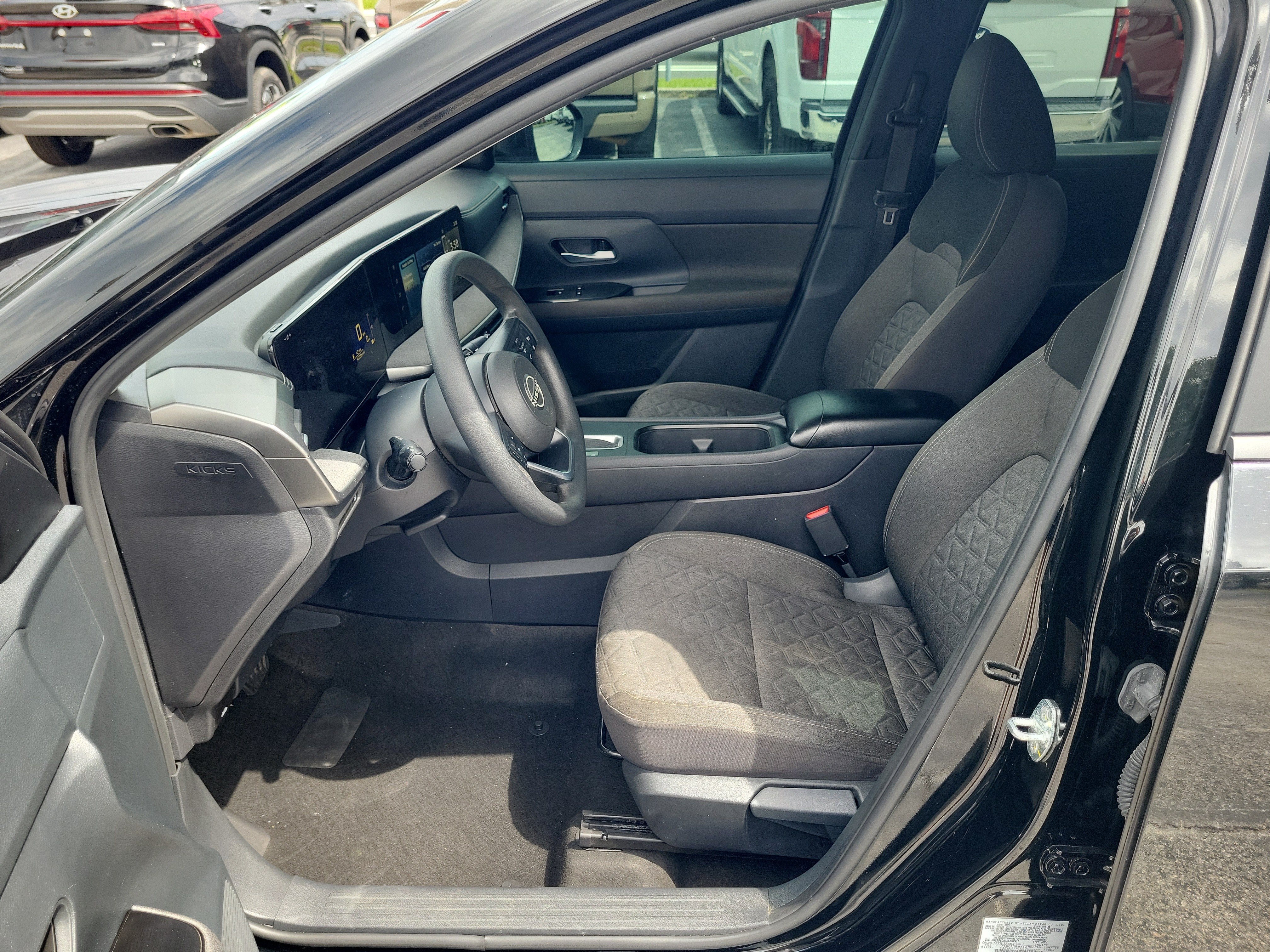 2025 Nissan Kicks SV