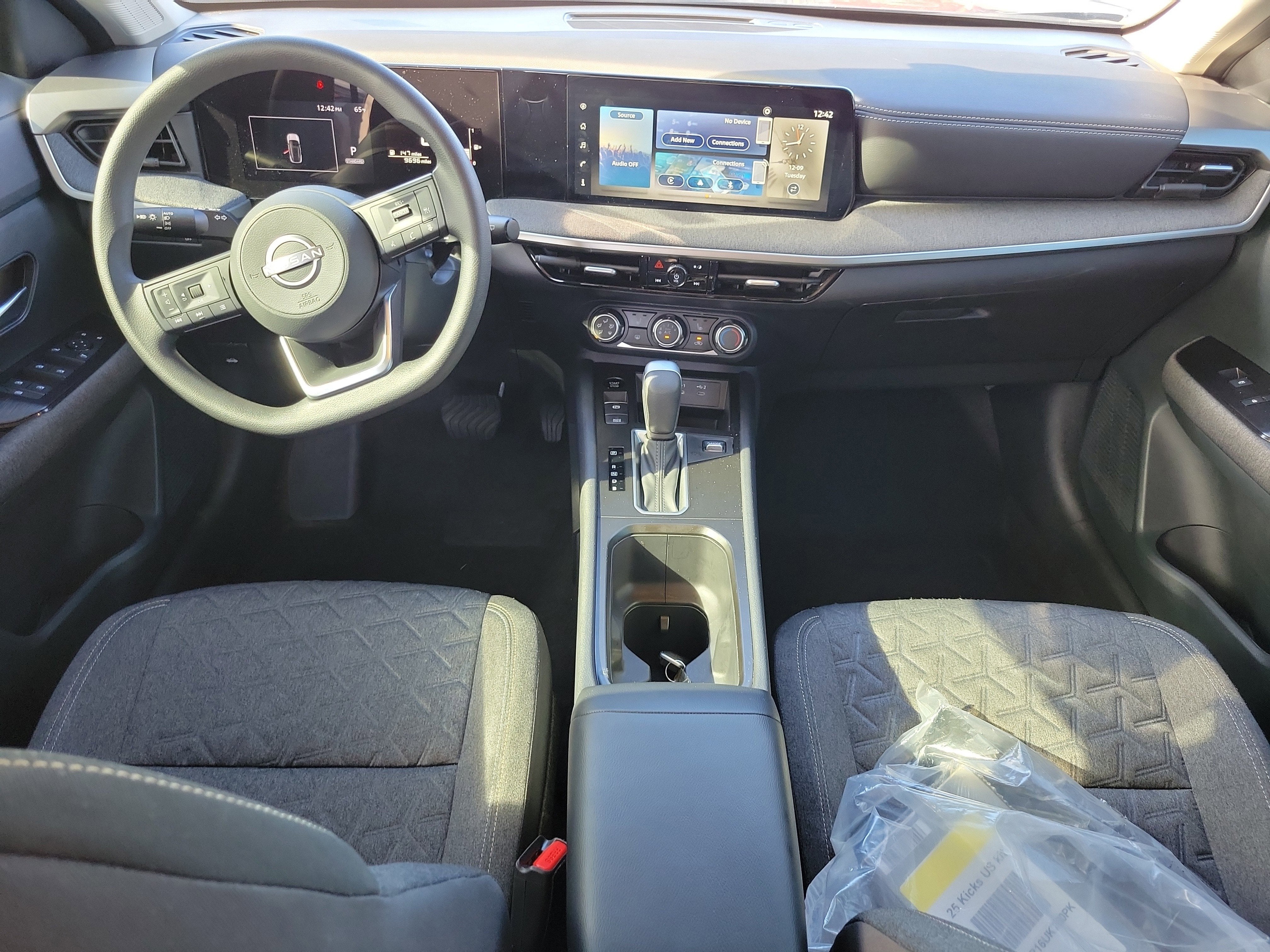 2025 Nissan Kicks SV