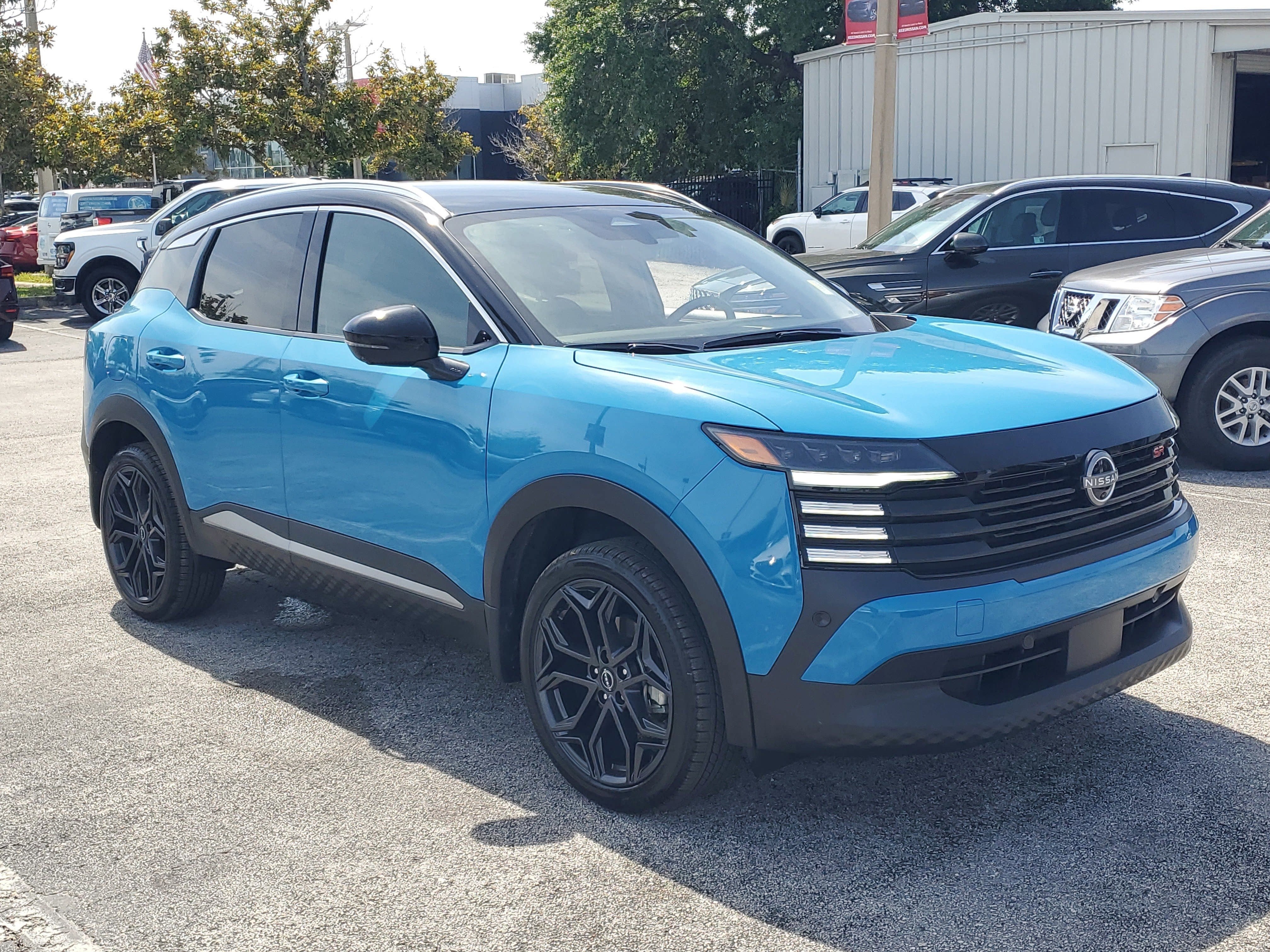 2025 Nissan Kicks SR