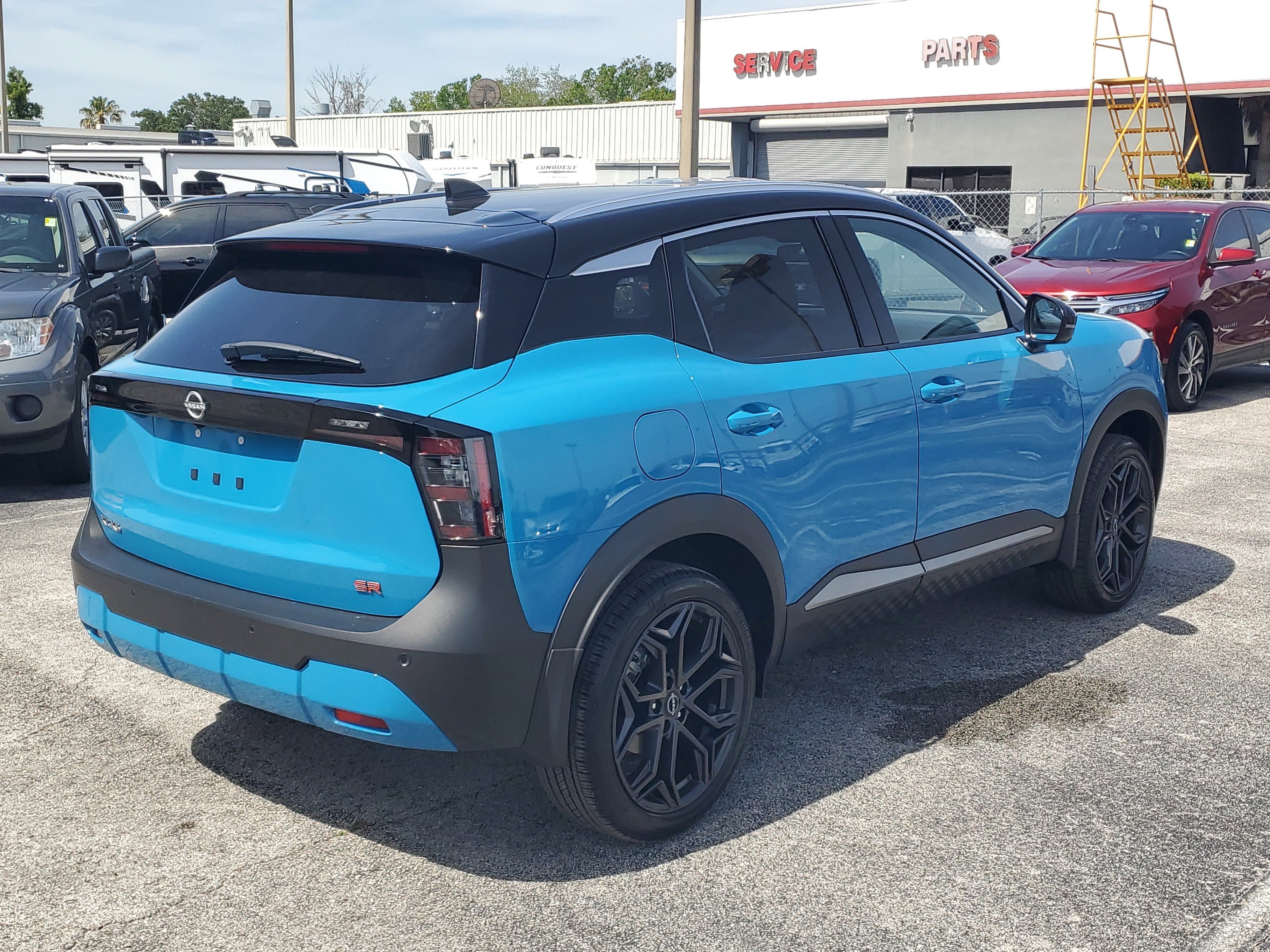 2025 Nissan Kicks SR