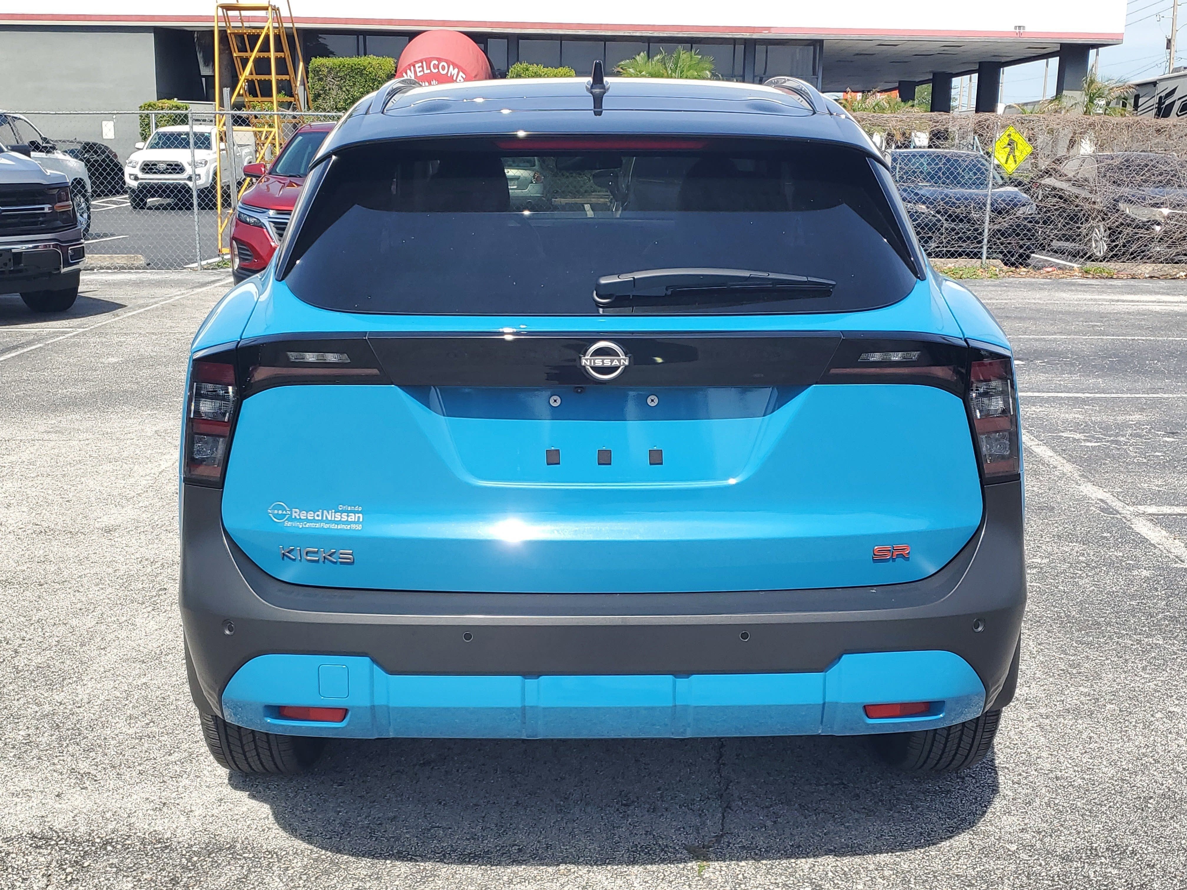2025 Nissan Kicks SR