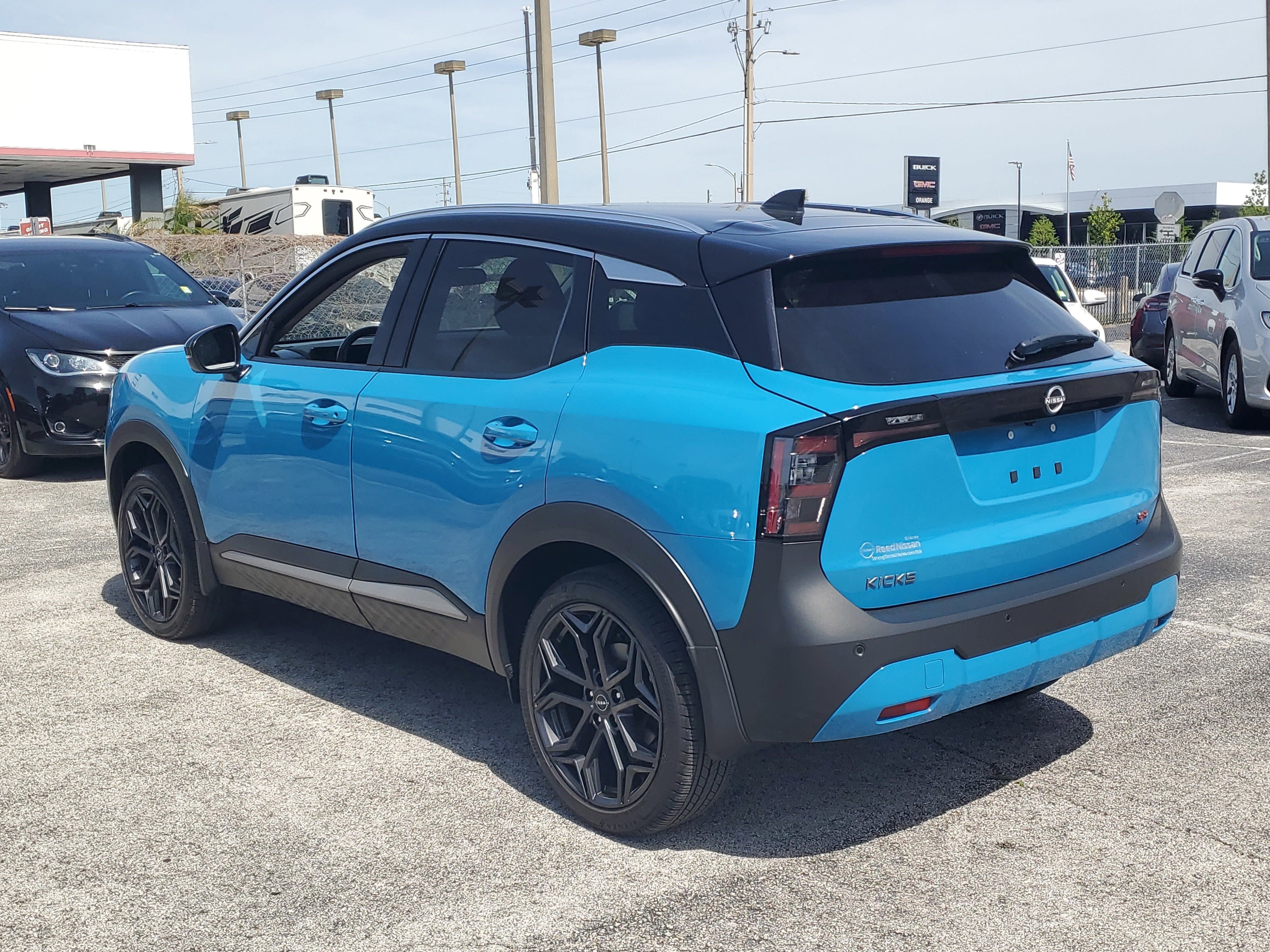 2025 Nissan Kicks SR