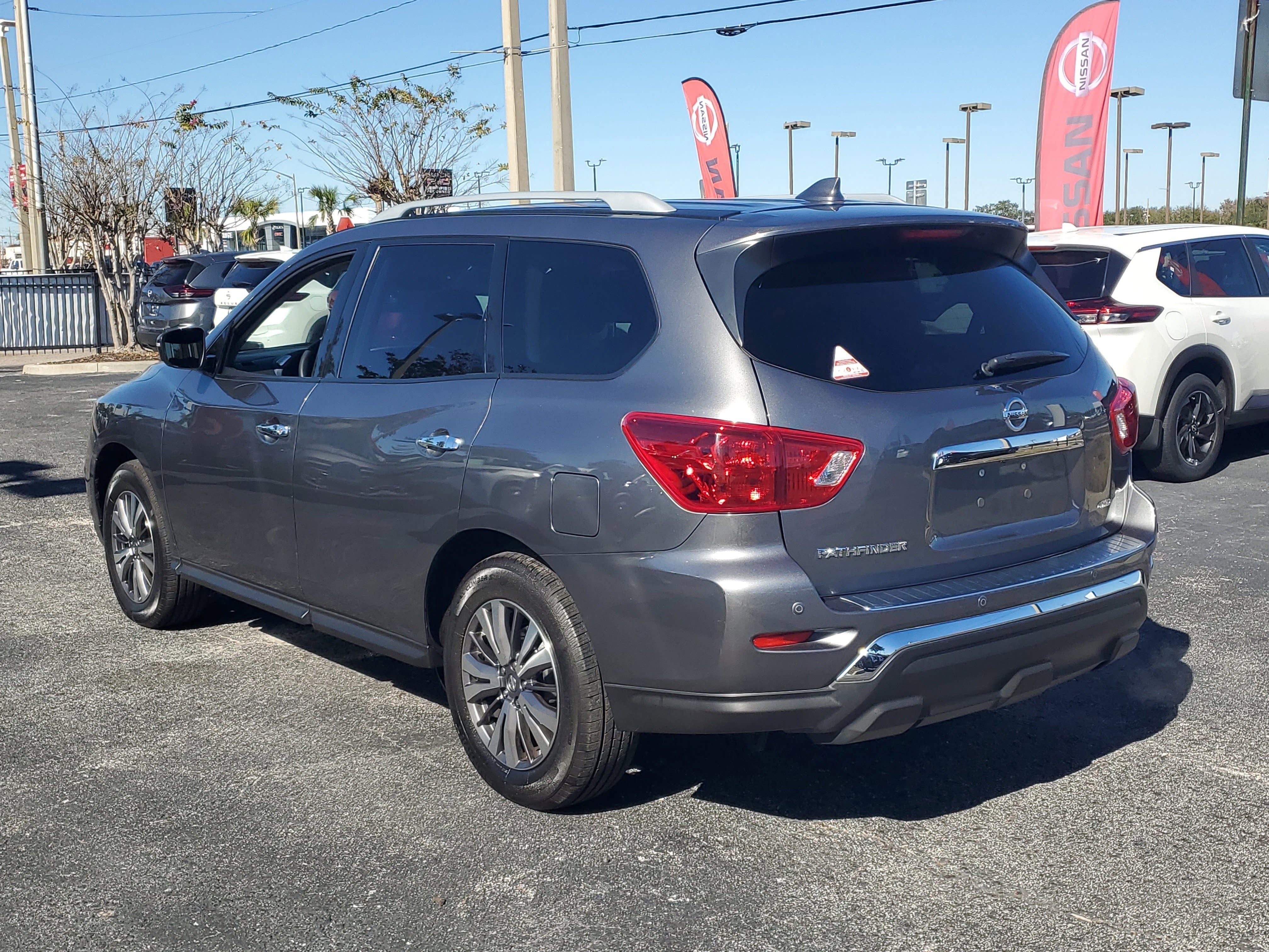 2020 Nissan Pathfinder S
