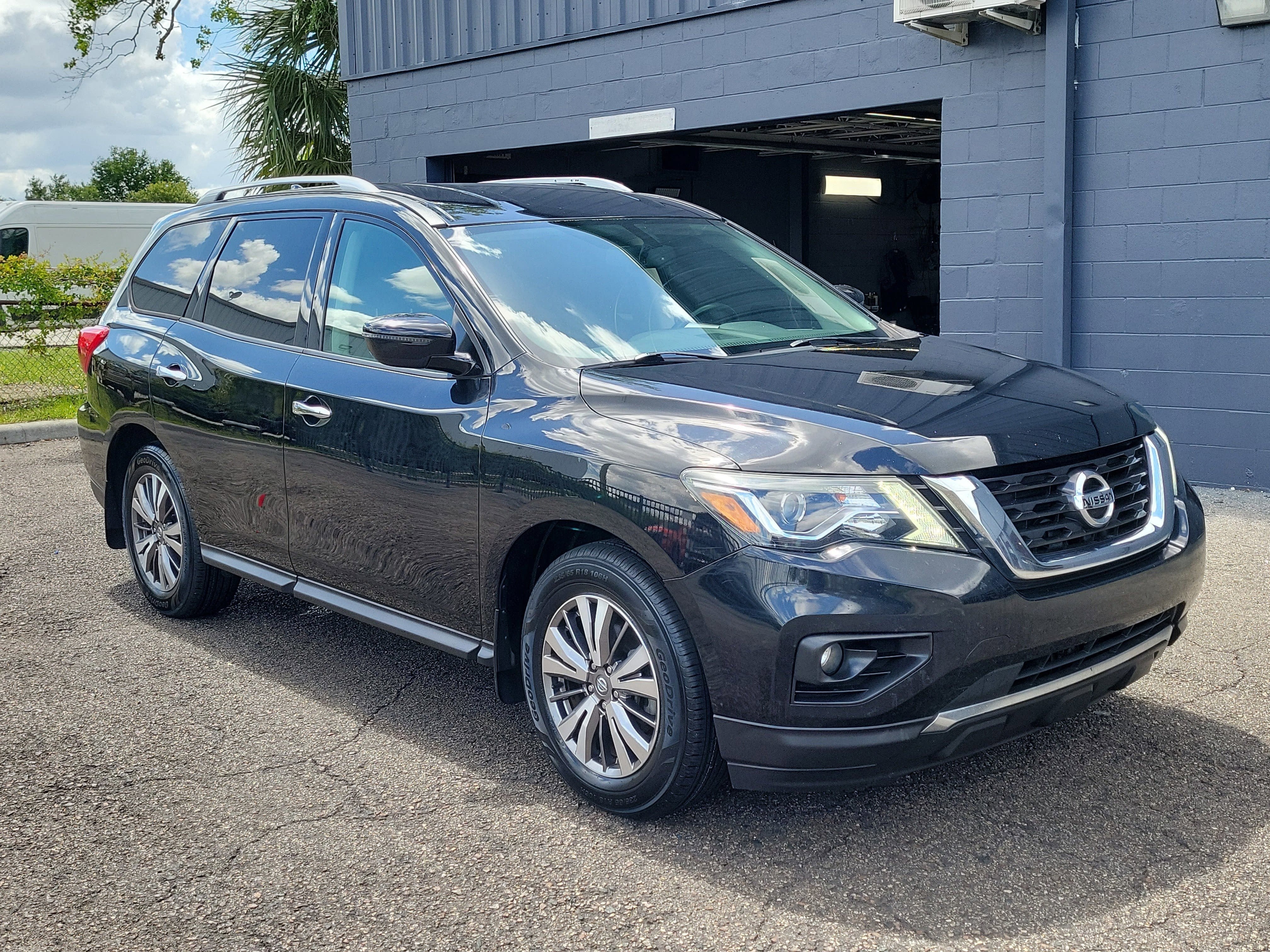 2019 Nissan Pathfinder SV