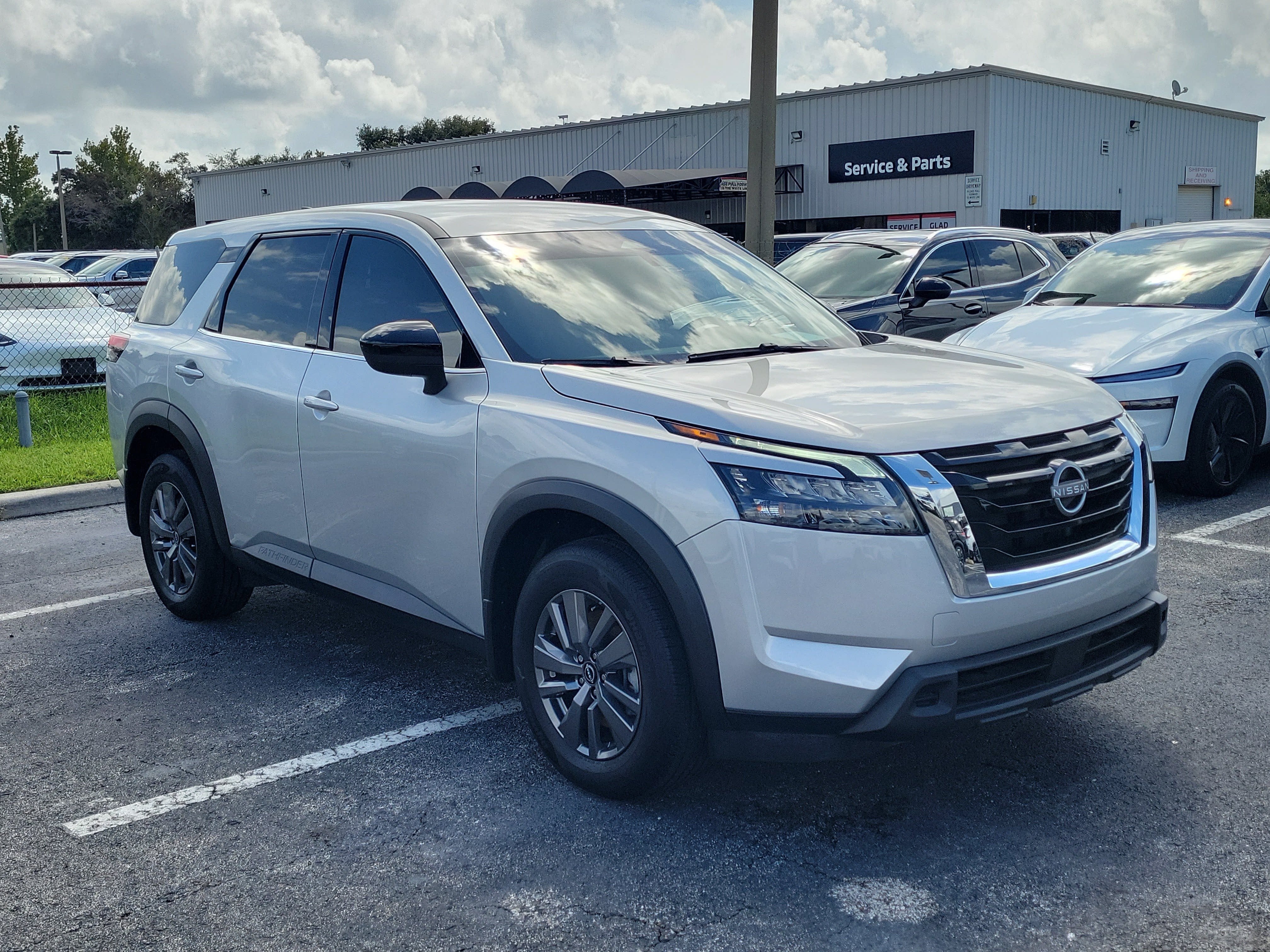 2025 Nissan Pathfinder S