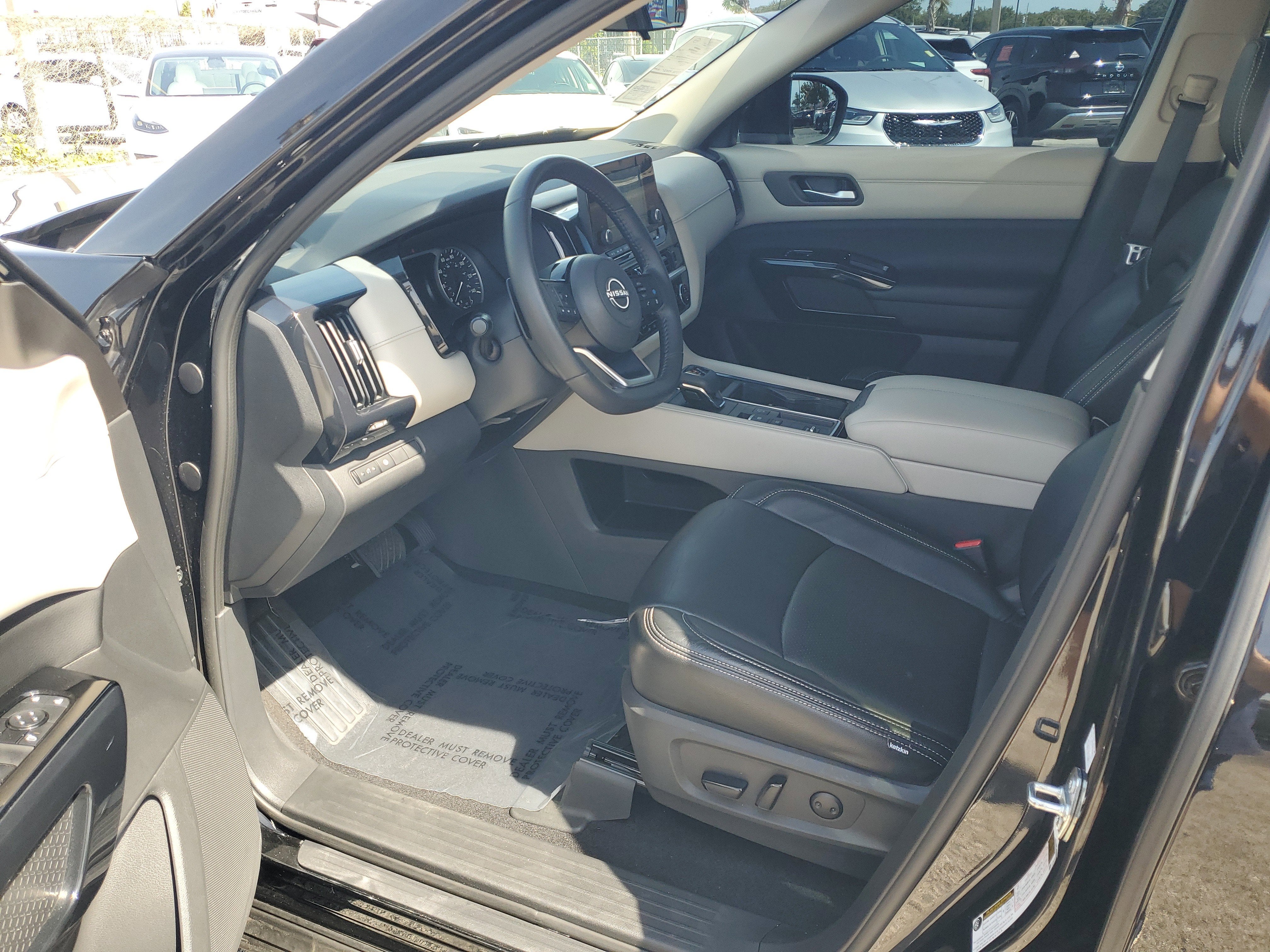 2022 Nissan Pathfinder SV