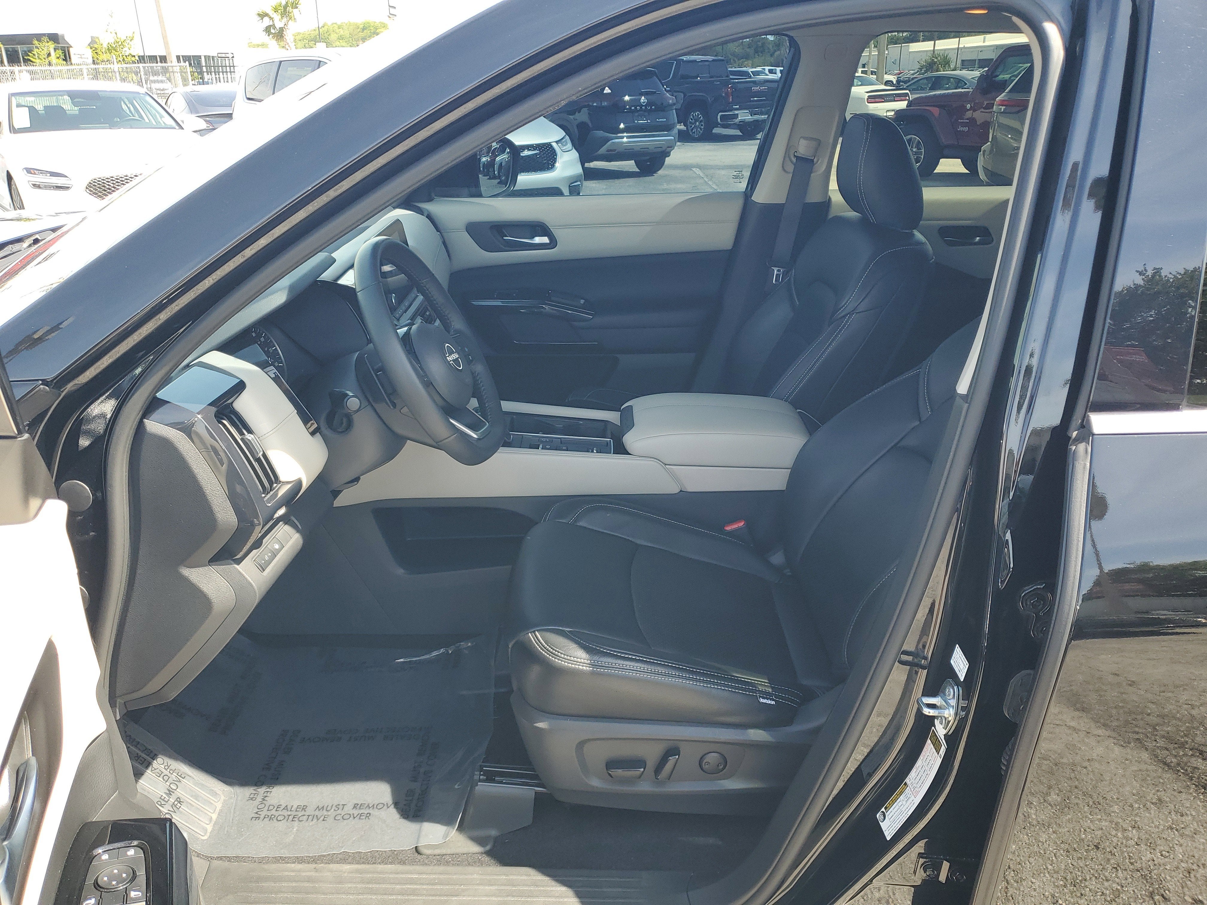 2022 Nissan Pathfinder SV