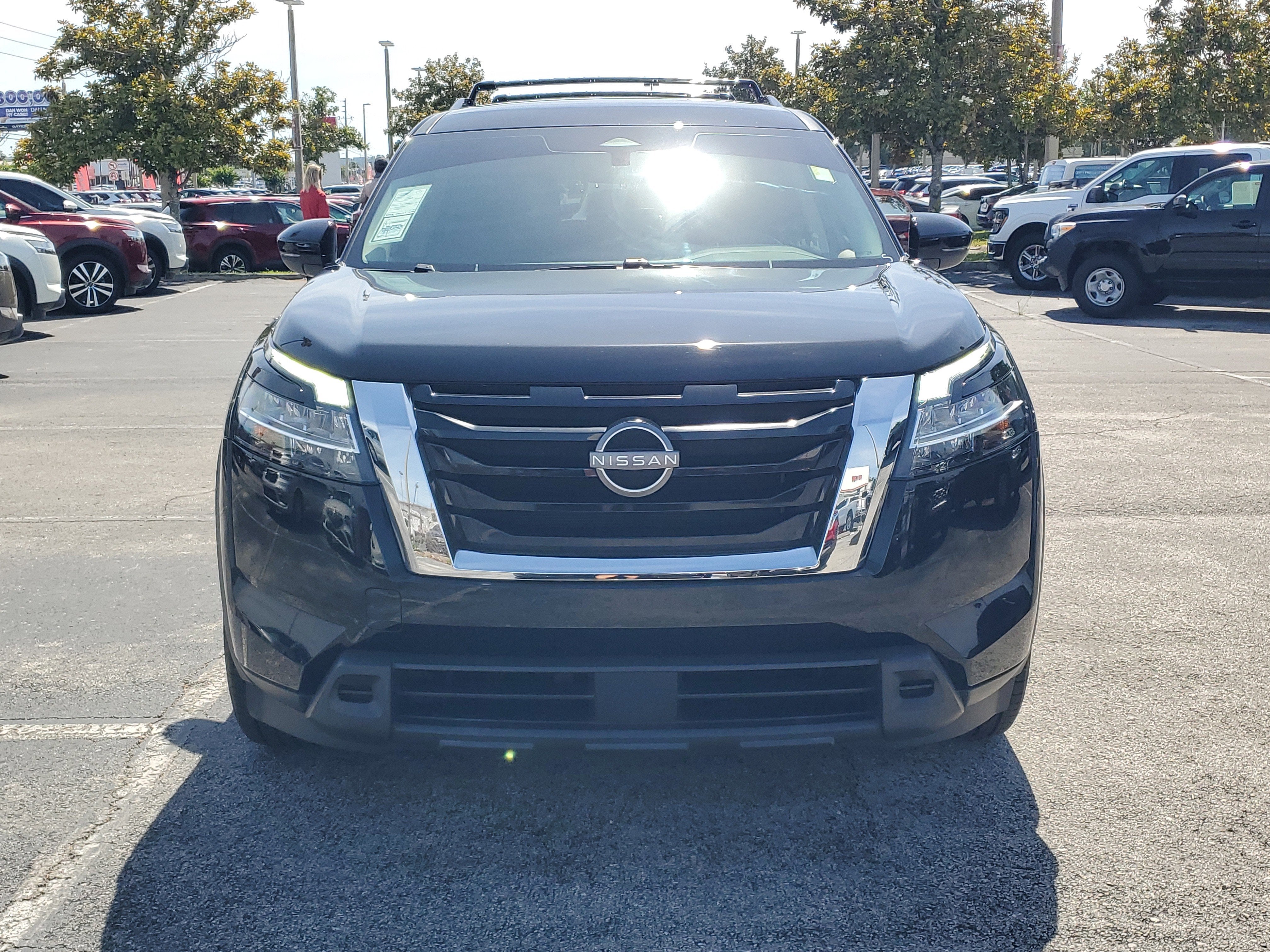 2022 Nissan Pathfinder SV