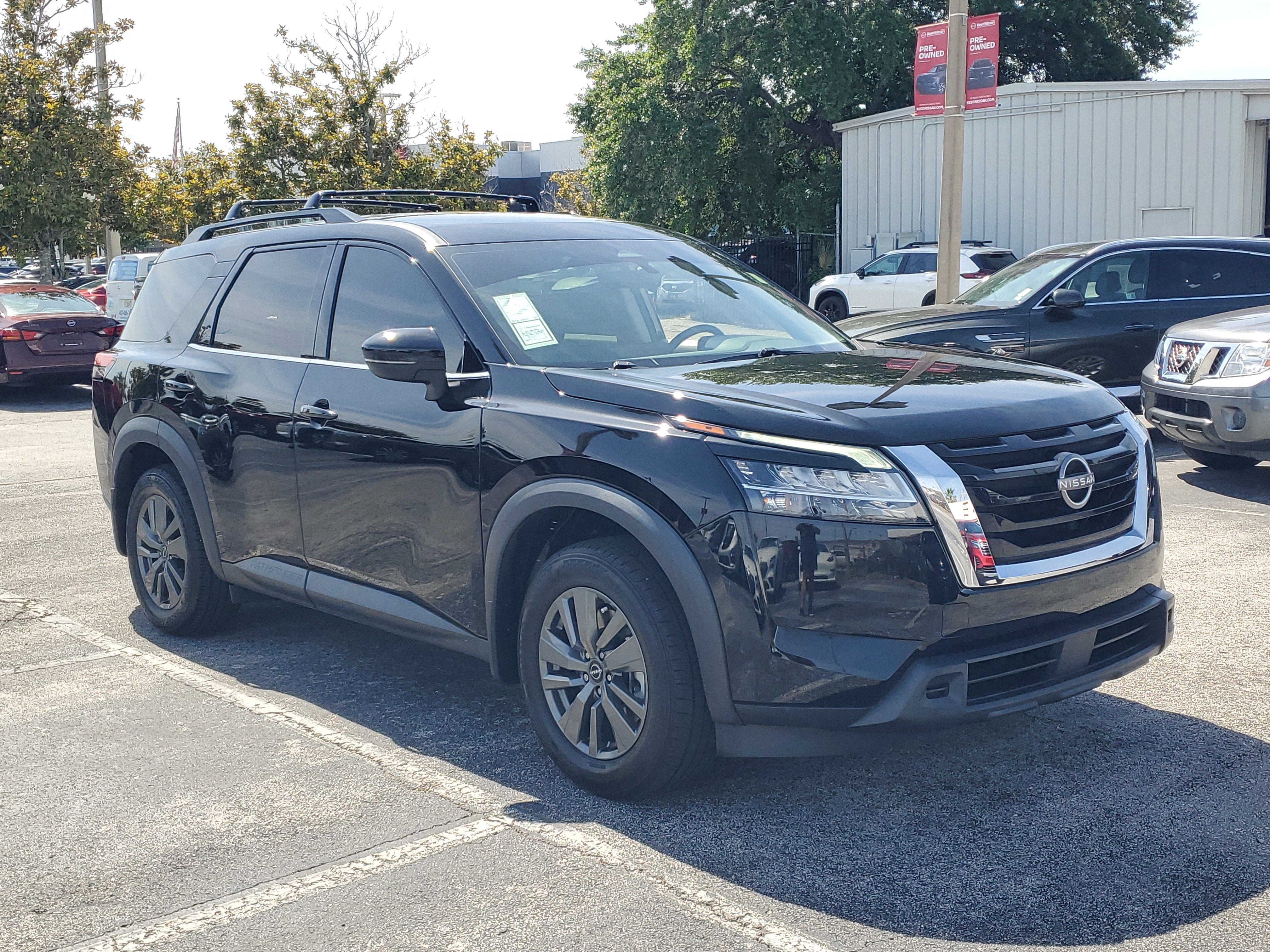 2022 Nissan Pathfinder SV