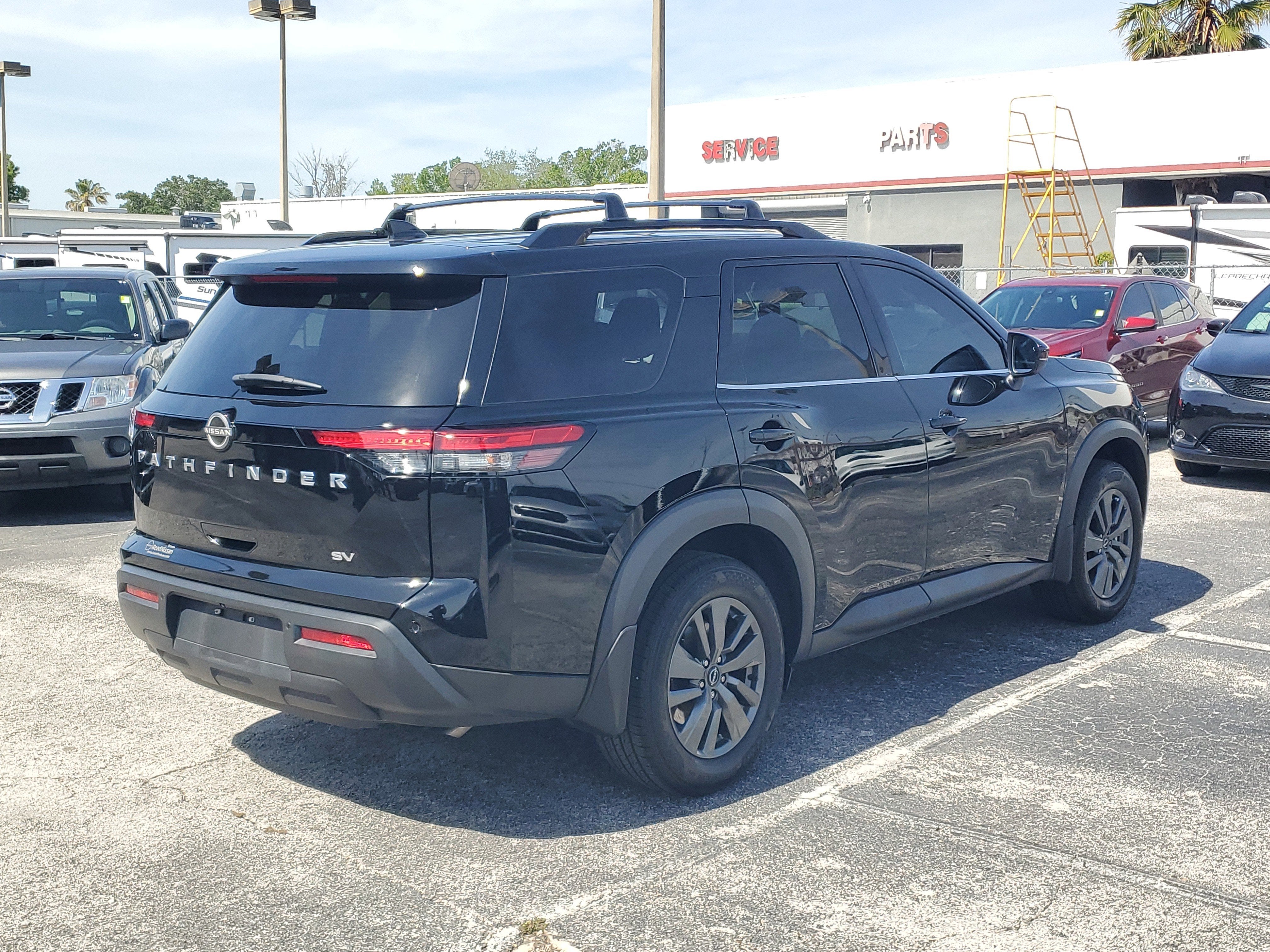 2022 Nissan Pathfinder SV