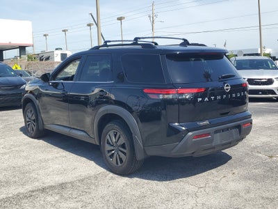 2022 Nissan Pathfinder SV
