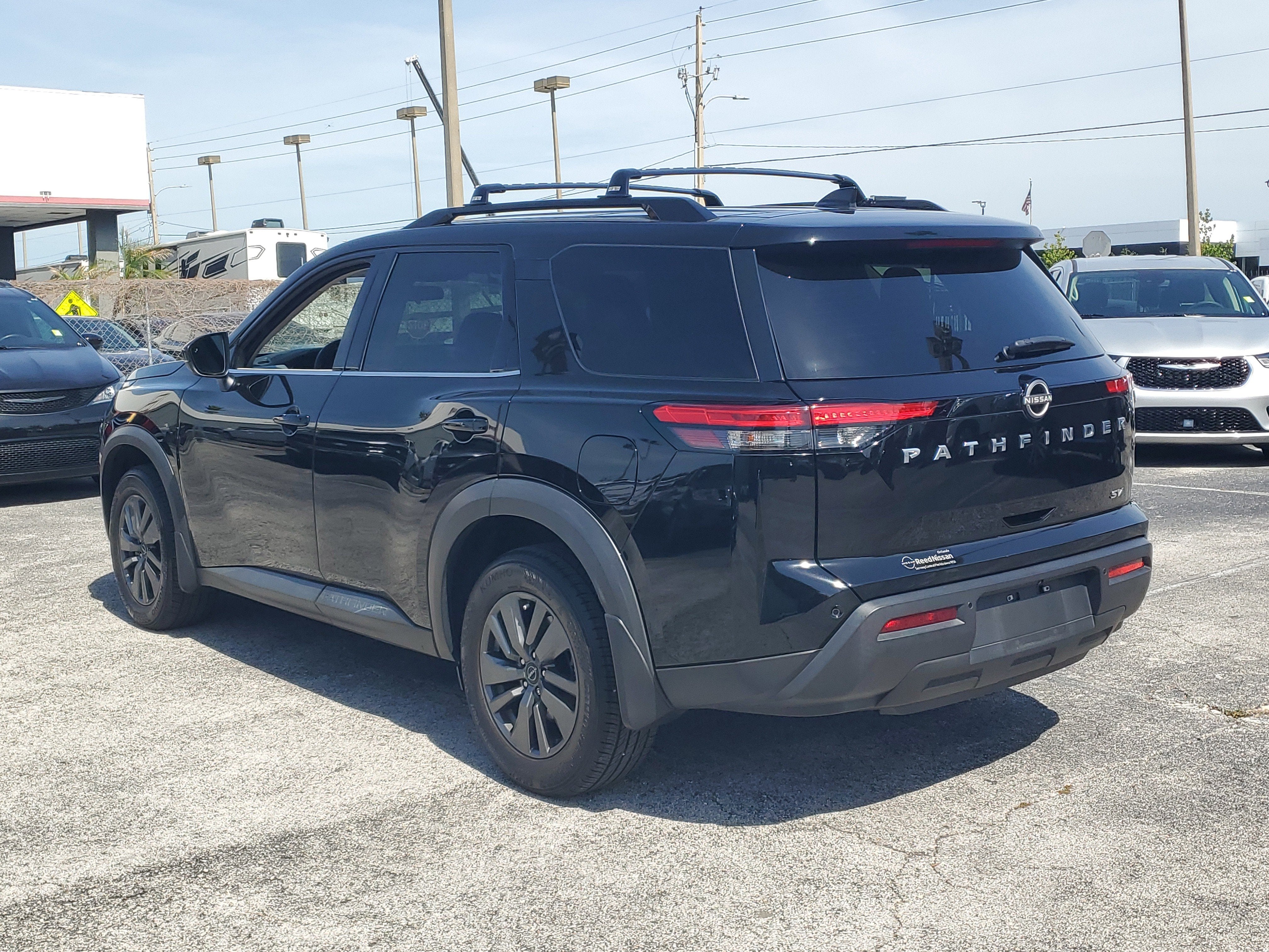 2022 Nissan Pathfinder SV