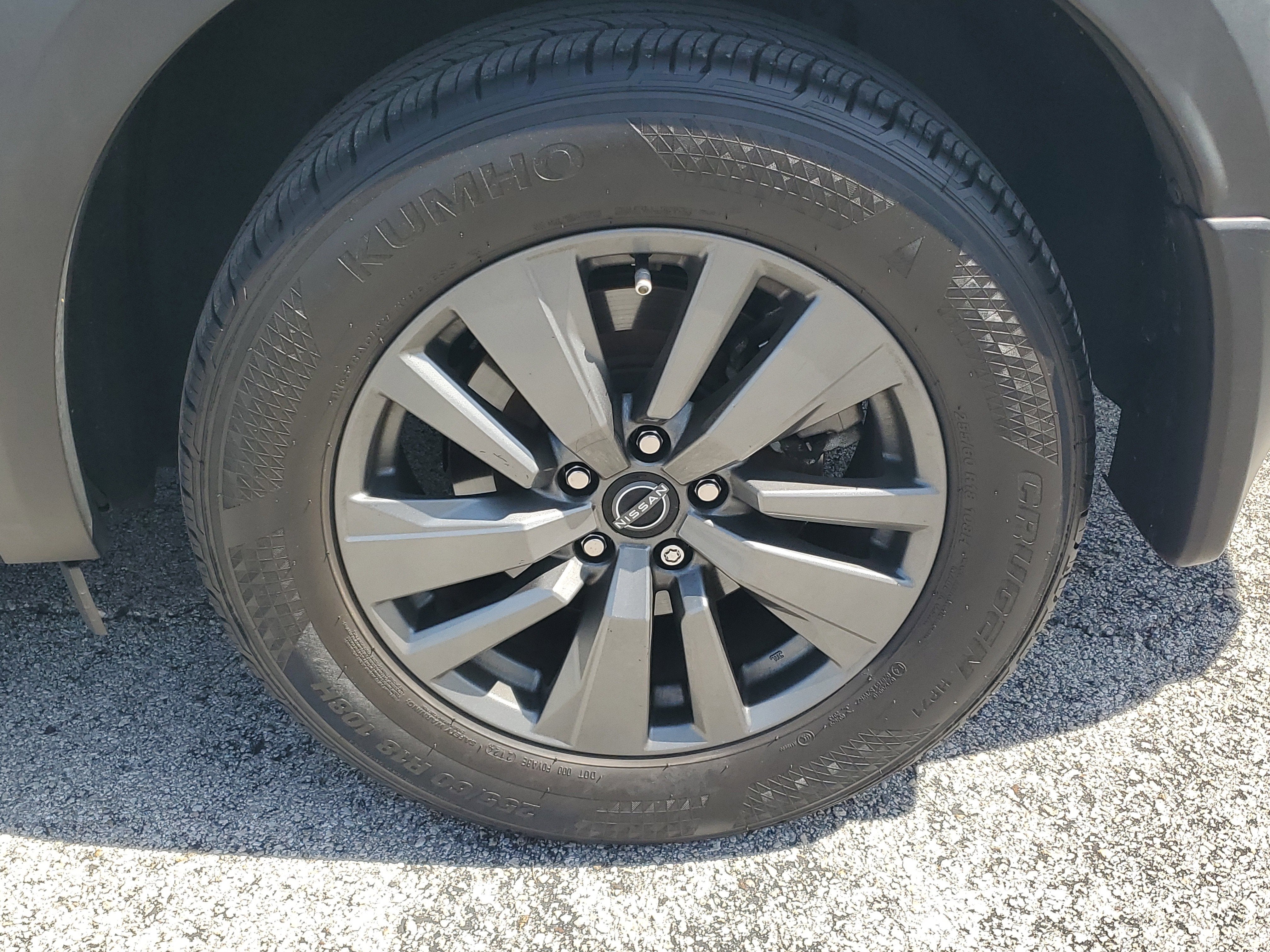 2022 Nissan Pathfinder SV