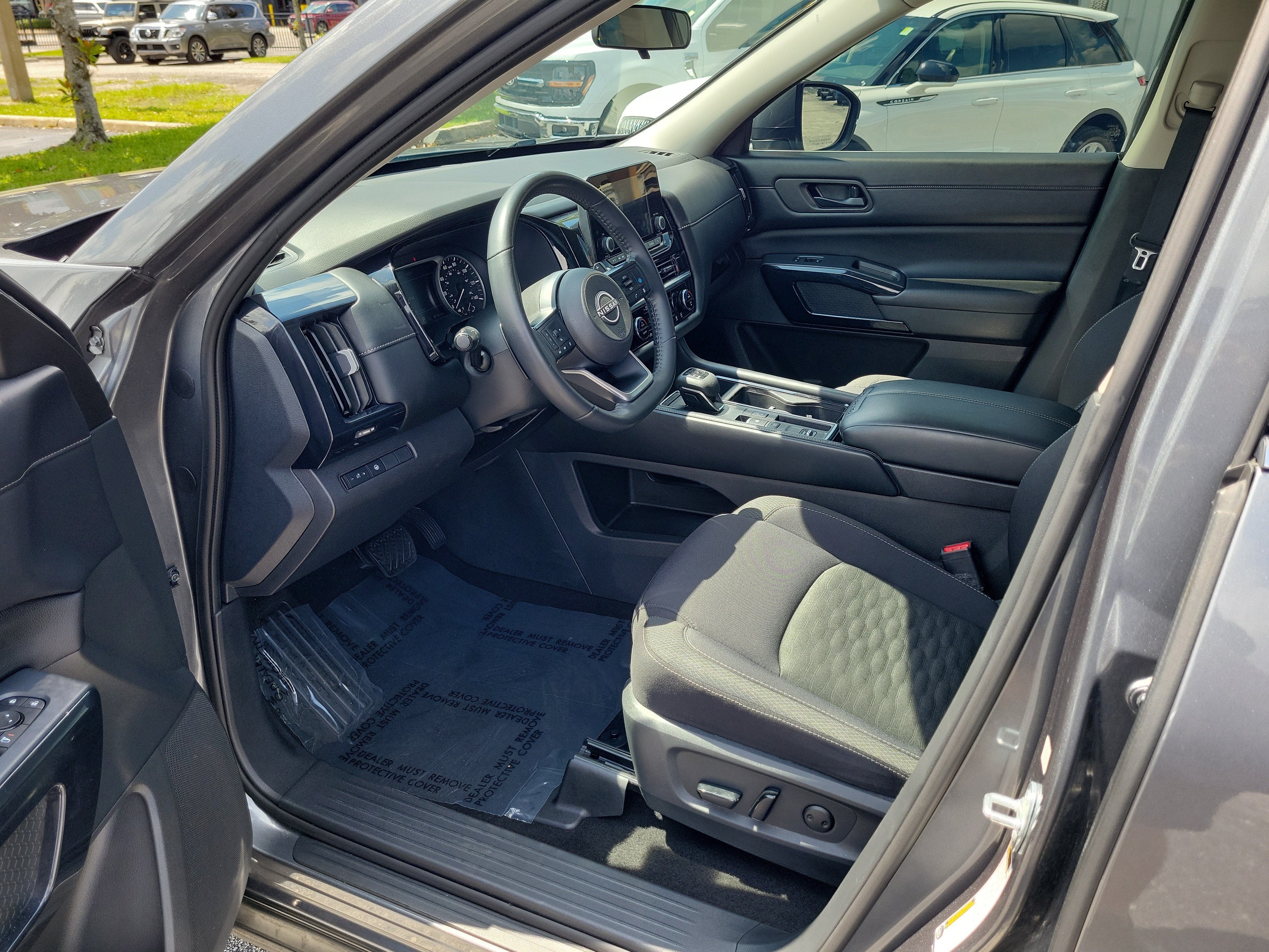 2024 Nissan Pathfinder SV
