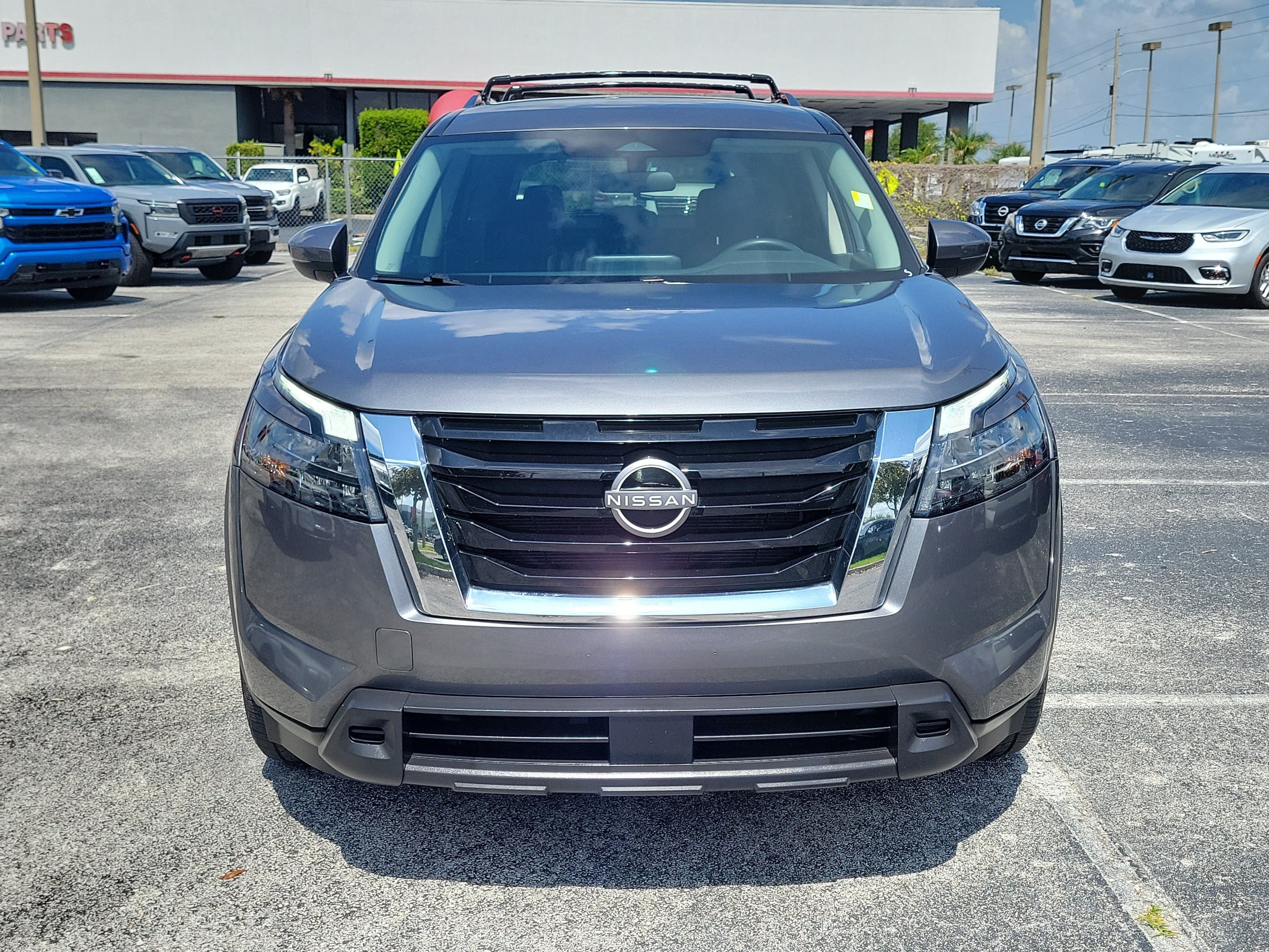 2024 Nissan Pathfinder SV