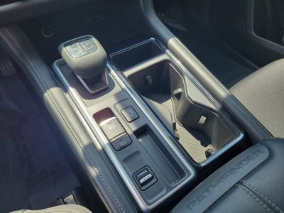 2024 Nissan Pathfinder SV