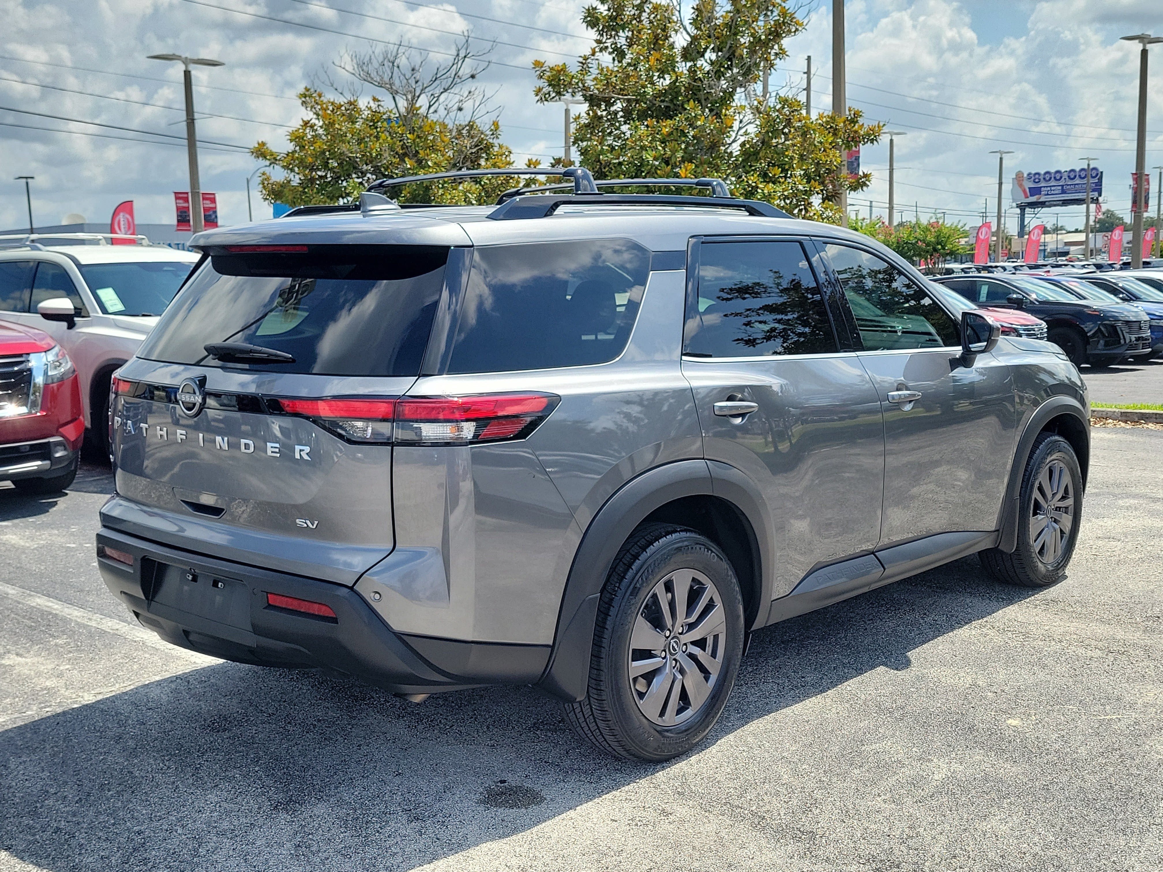 2024 Nissan Pathfinder SV