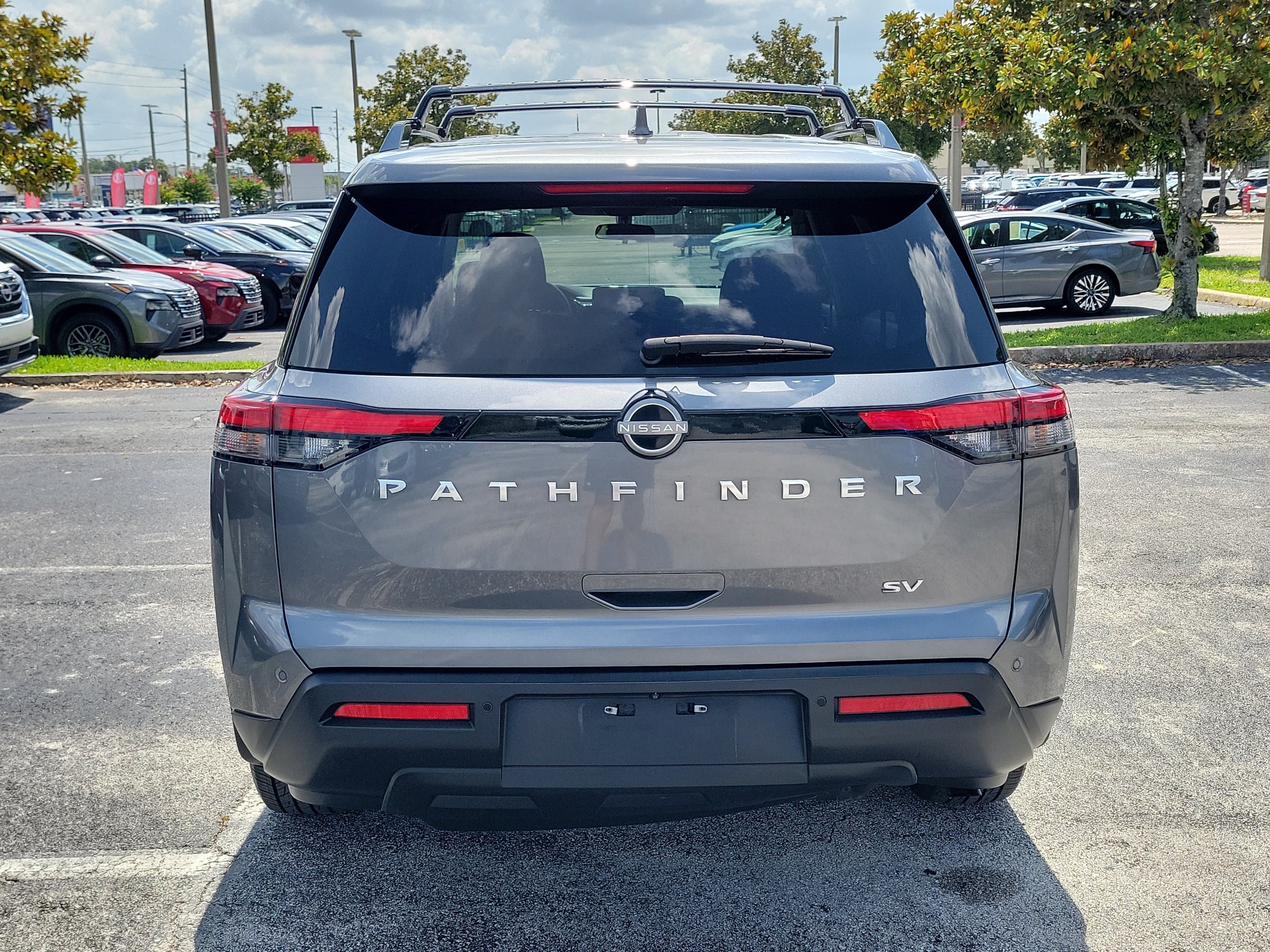 2024 Nissan Pathfinder SV
