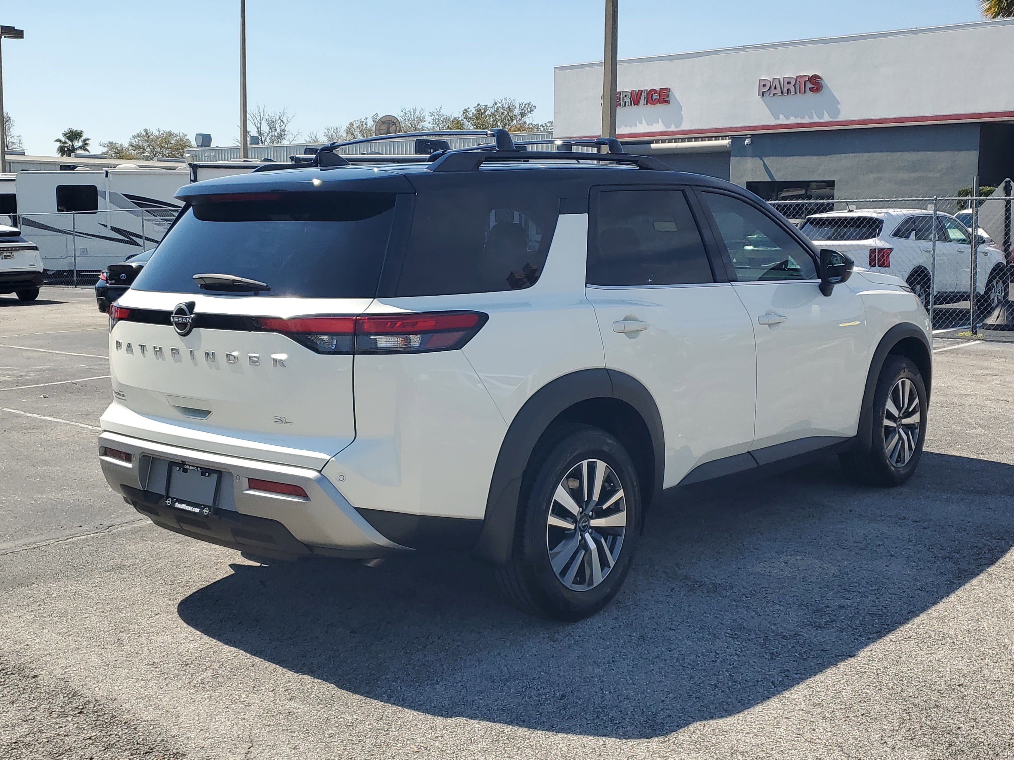 2024 Nissan Pathfinder SL