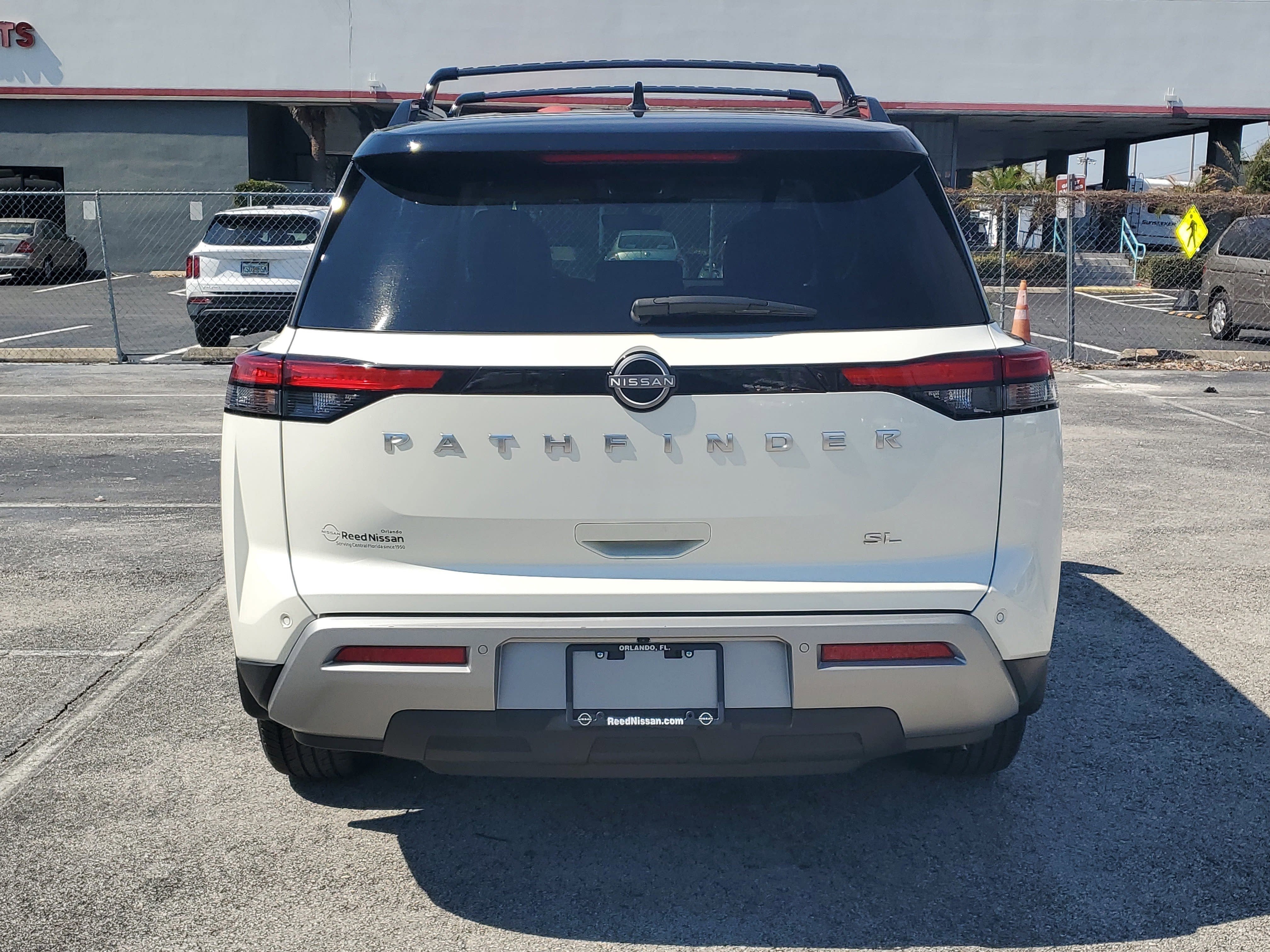 2024 Nissan Pathfinder SL