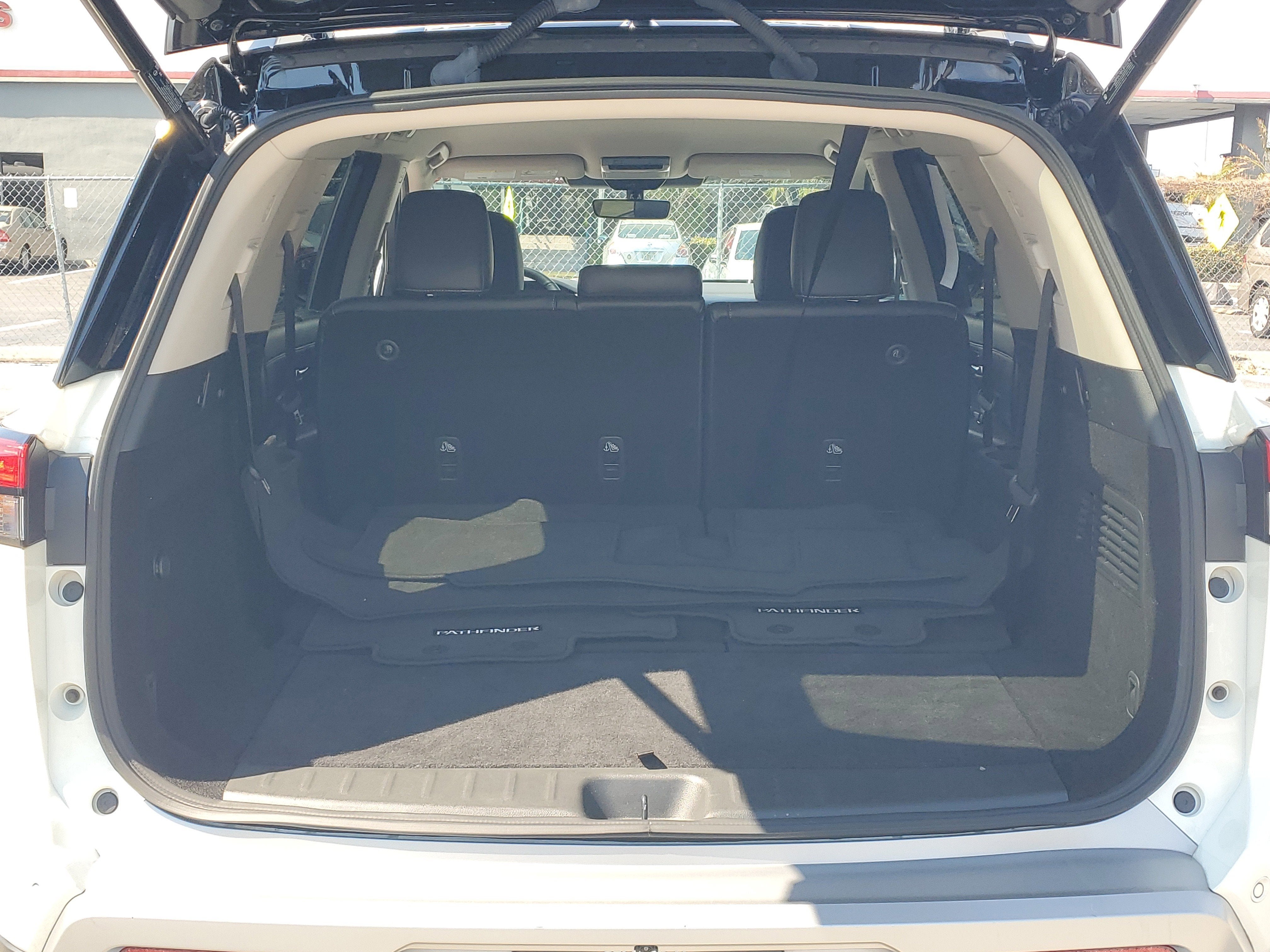 2024 Nissan Pathfinder SL